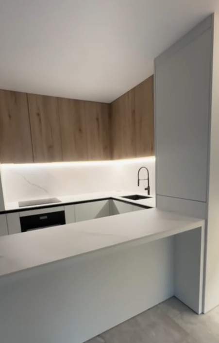 Cum arată bucătăria Laurei Cosoi după ce a fost renovată. „Mi-am îndeplinit visul. Ador lumina apusului care umple încăperea”