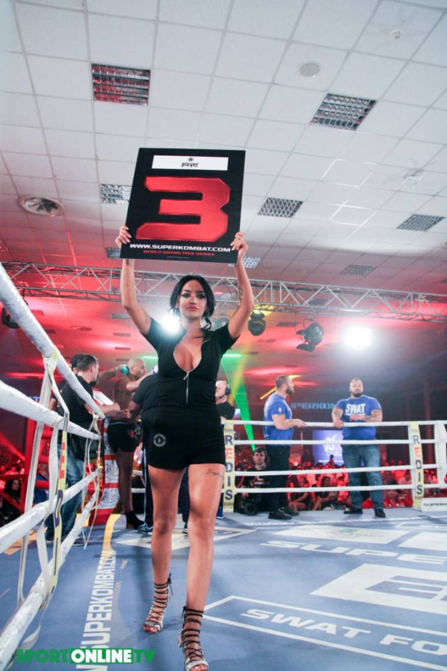 În ring când au intrat, fanii s-au înfierbântat! Ele sunt fetele care au ridicat pulsul spectatorilor la Superkombat | GALERIE FOTO HOT