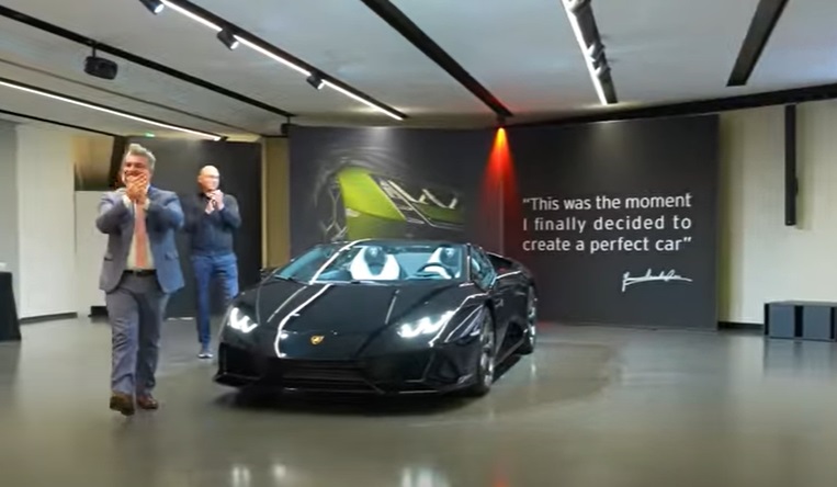 Imagini cu mașina de 300.000 de euro a lui Dorian Popa. A mers la fabrica Lamborghini, în Italia: „Mi-au dat și lacrimile”