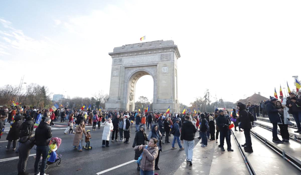 Ce nu s-a văzut la TV de la parada militară de 1 Decembrie, la Arcul de Triumf din București