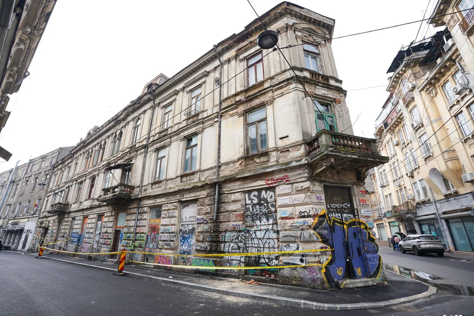 Hotelul în care Mihai Eminescu își îneca amarul se vinde cu 3.000.000 de euro. Clădirea ascunde o sinucidere din dragoste: „A batjocorit-o, apoi a părăsit-o”