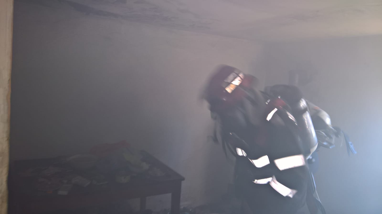 Un bătrân de 70 de ani a murit intr-un incendiu, în Timiș/ GALERIE FOTO