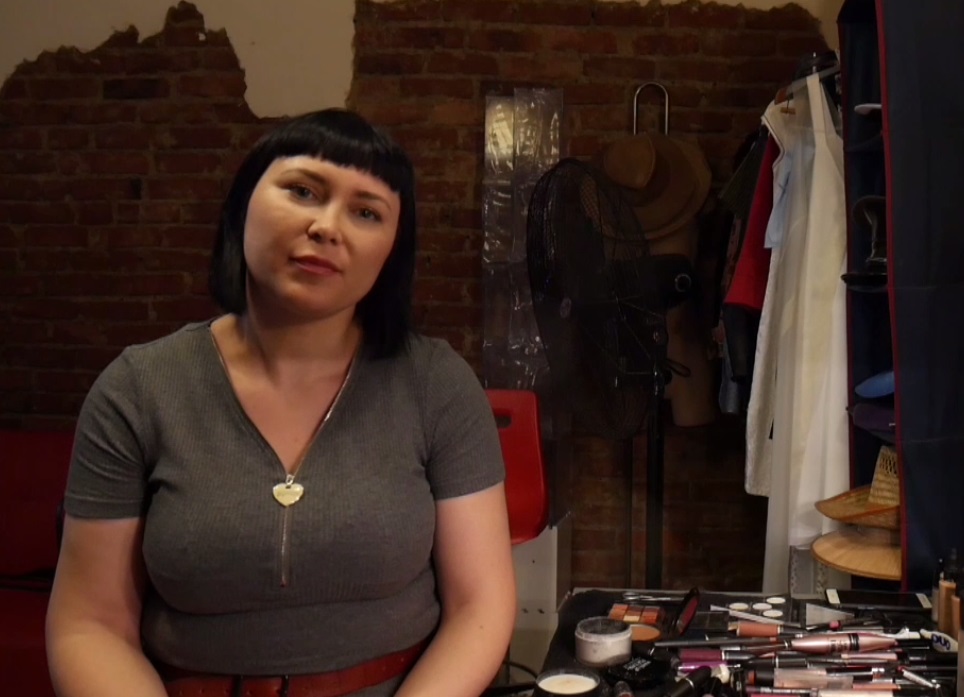 VIDEO/ Make-up artist la Milano. Alina Bădicioiu aduce strălucire pe covorul roșu din capitala modei - FOTO