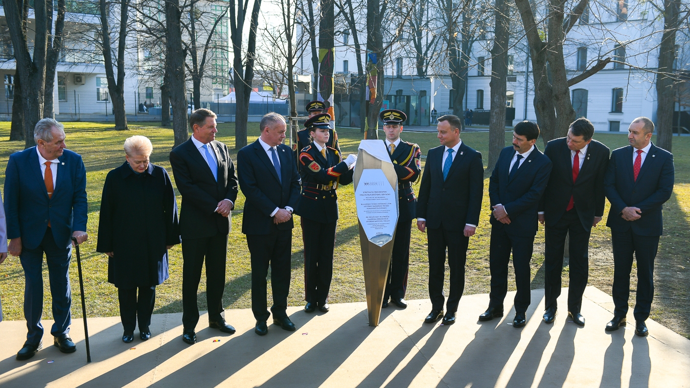 FOTO | Klaus Iohannis, la summitul NATO B9 în Slovacia: "Sunt profund îngrijorat de evoluţiile din regiunea Mării Negre"