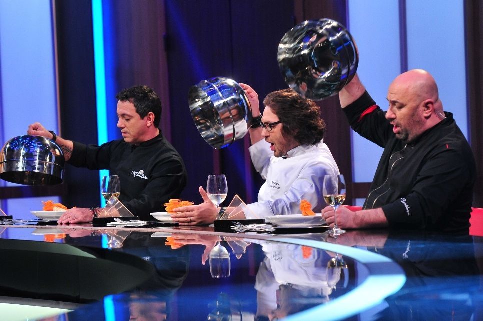 Păzea, asistentă TV la cratiță! O fostă pupăză de-ale lui Bahmu se aruncă între cuțitele chefilor de la Antena 1
