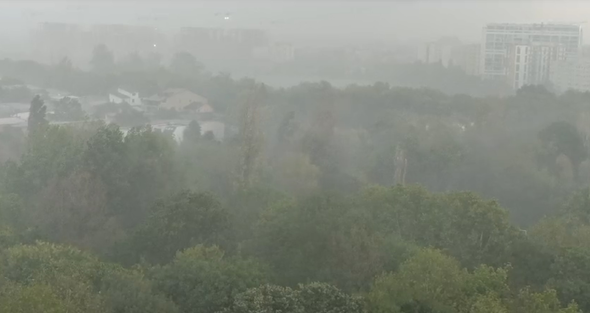 Cod portocaliu de furtuni în Bucureşti și Ilfov. A fost emis mesaj Ro-Alert. „Evitați deplasările”. Până când e valabilă avertizarea