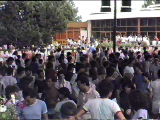 Sunt din „generația Untold”. Cum am văzut un film despre discotecile comuniste și cozile la alimente