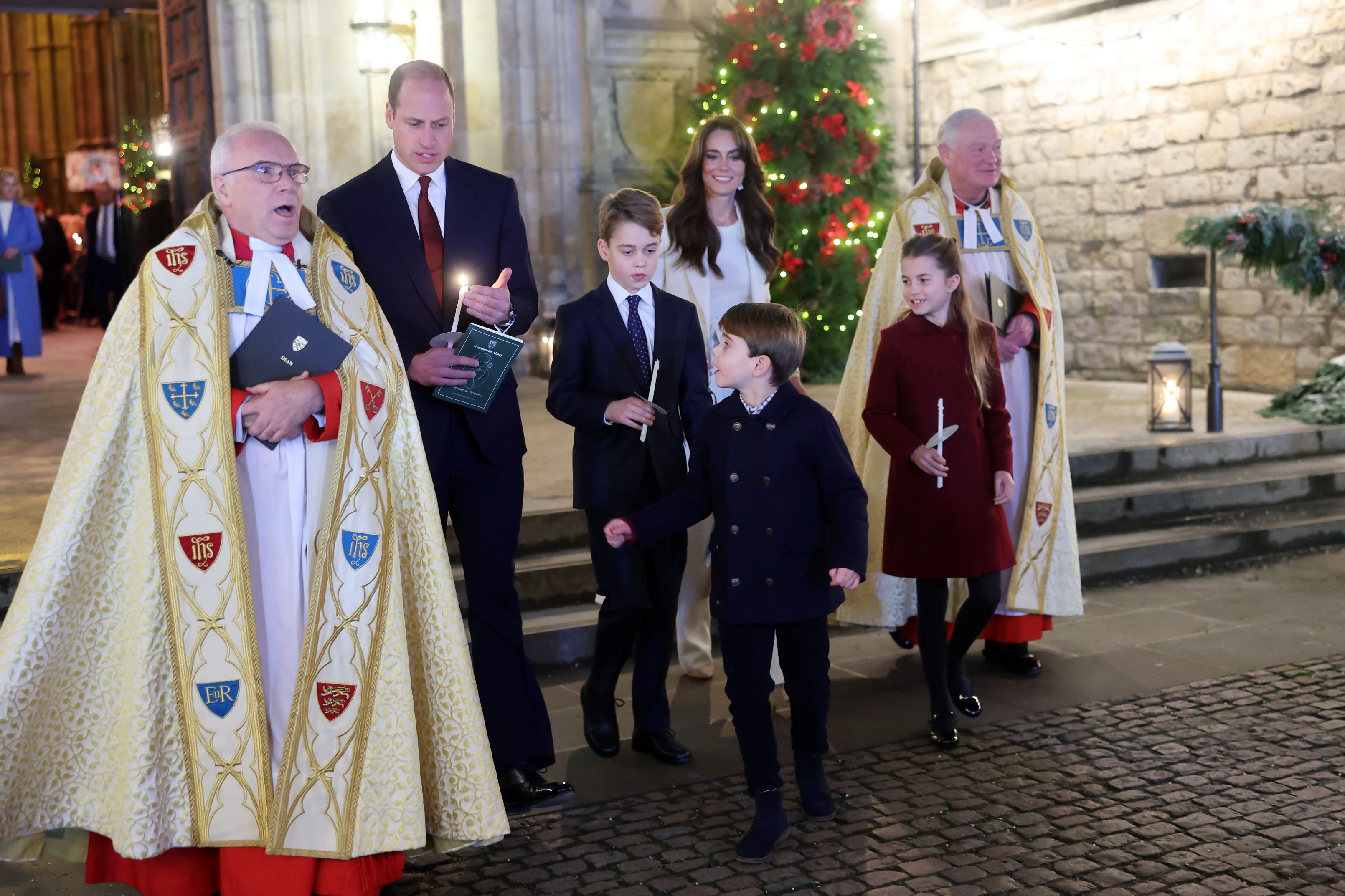 Prințul Louis, în centrul atenției la concertul de Crăciun al lui Kate Middleton. Ce năzbâtie a făcut fiul prințului William