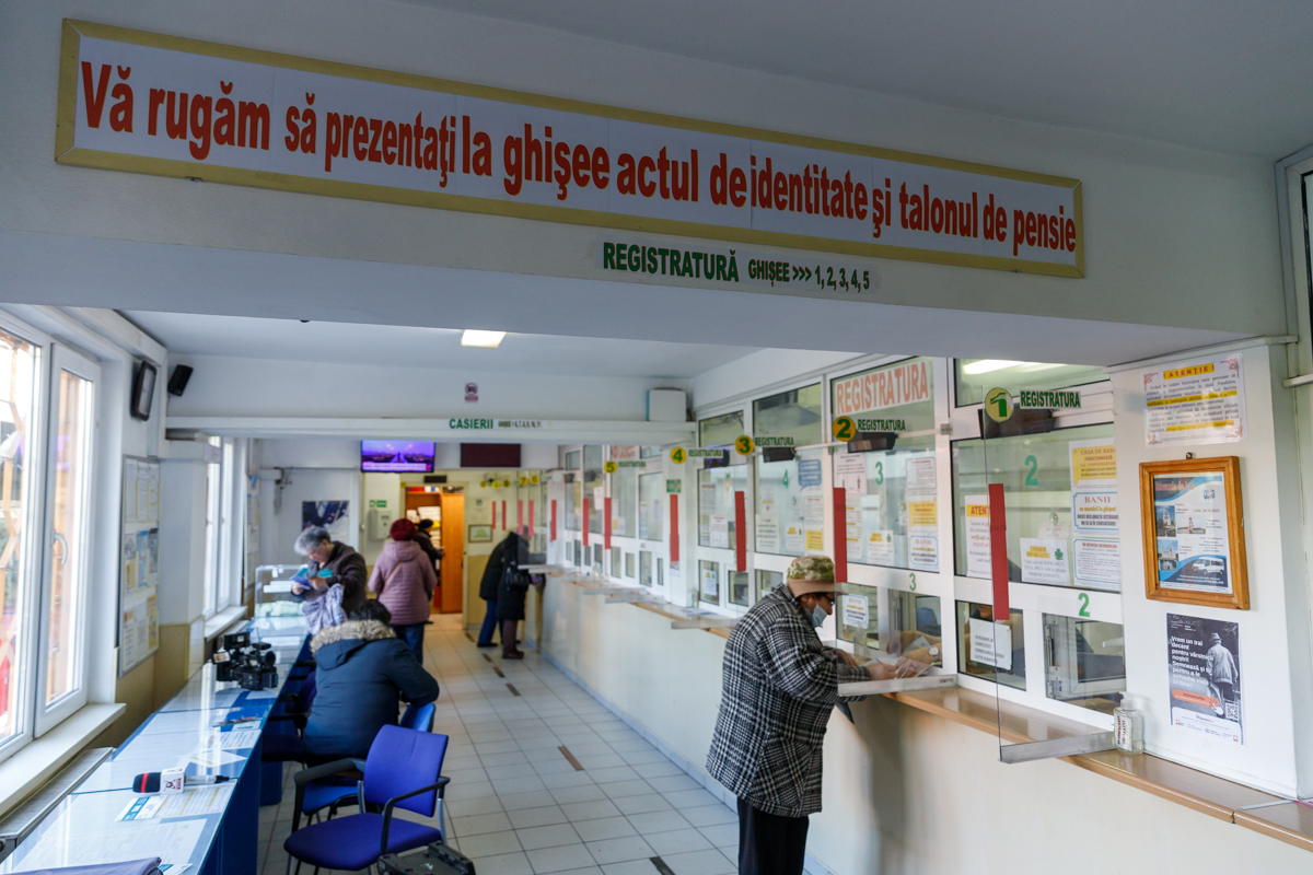 Paște pe datorie. Românii care se împrumută la C.A.R. ca să aibă ce să pună pe masă de Sărbători: „Sarmale nu mai mâncăm, mai reducem din meniu”