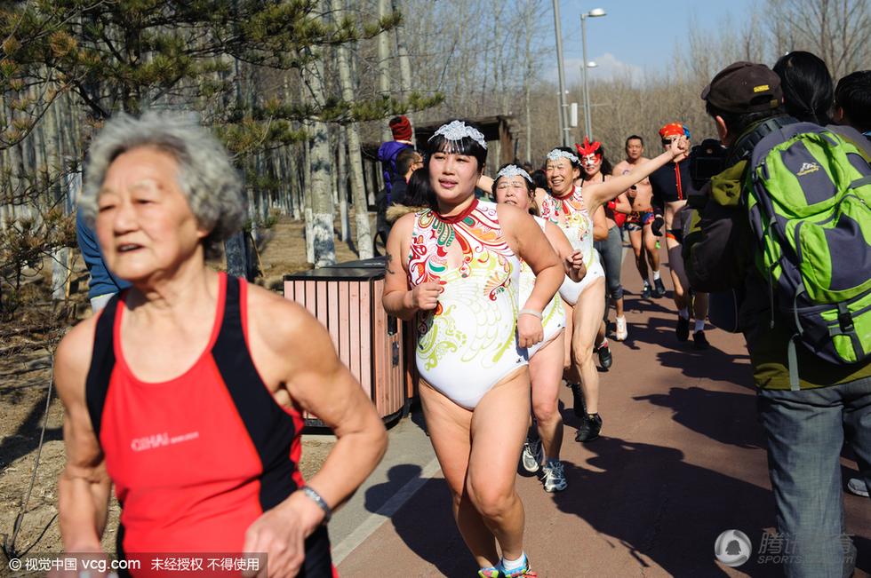 Chinezii fac lucruri trăsnite. Dan Petrescu și Budescu au rămas mască / GALERIE FOTO