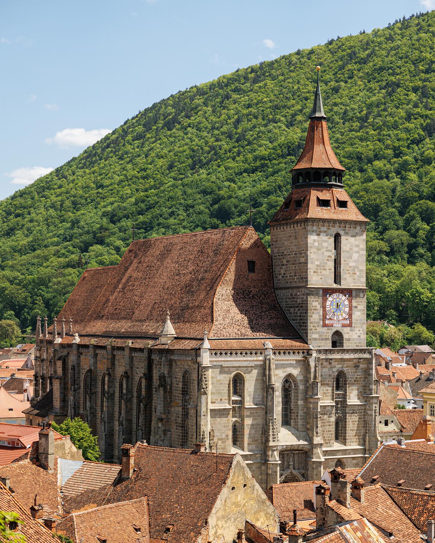 Patru milioane de euro din fonduri europene pentru restaurarea curții Bisericii Negre din Brașov