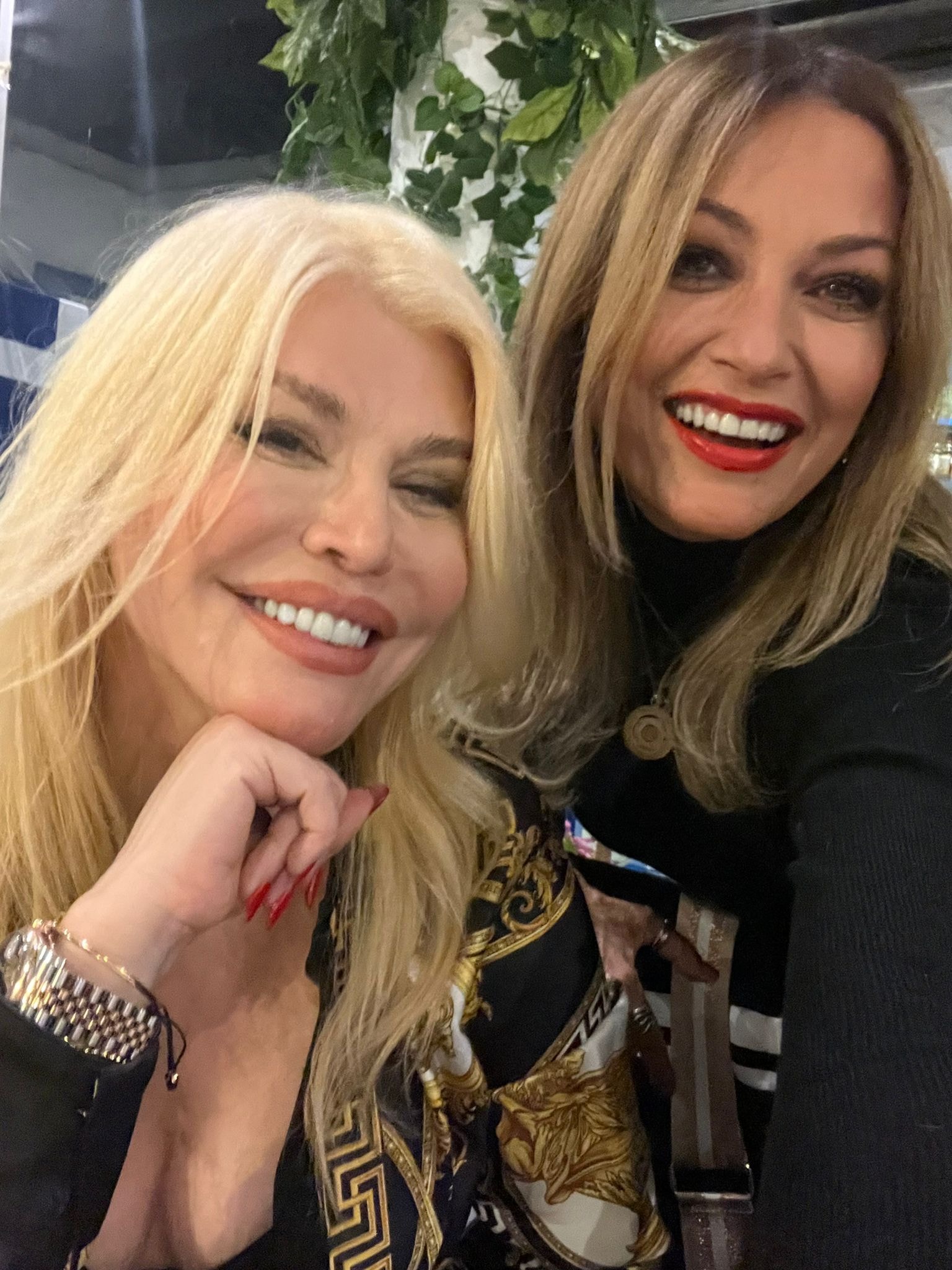 Anca Țurcașiu a postat o imagine cu Loredana Groza fără filtre. Cum arată artista la 52 de ani
