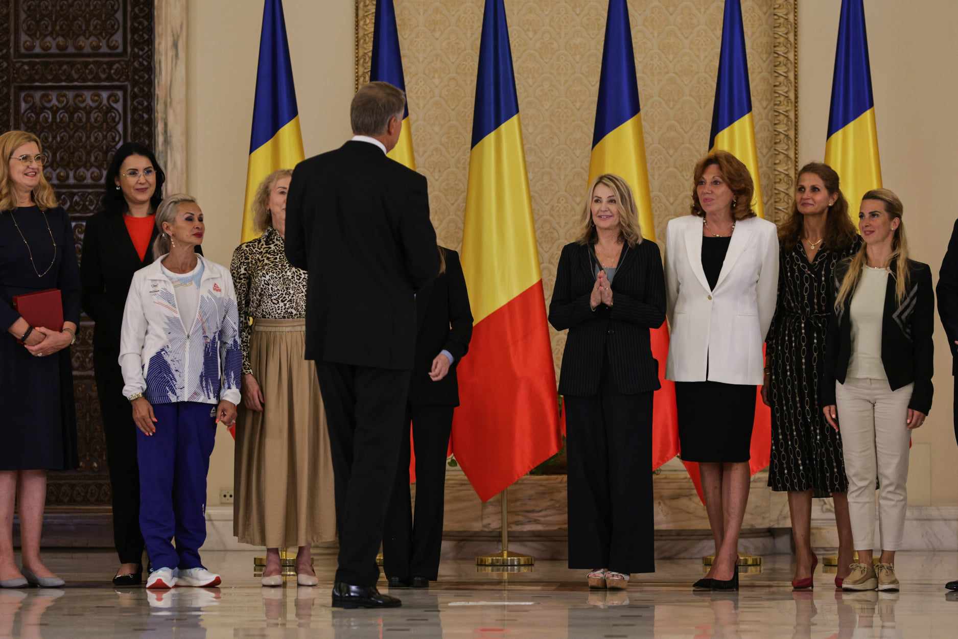 Gafă a președintelui Iohannis la decorarea medaliaţilor de la JO Paris. A spus „comemorarea”, în loc de „ceremonia” | VIDEO
