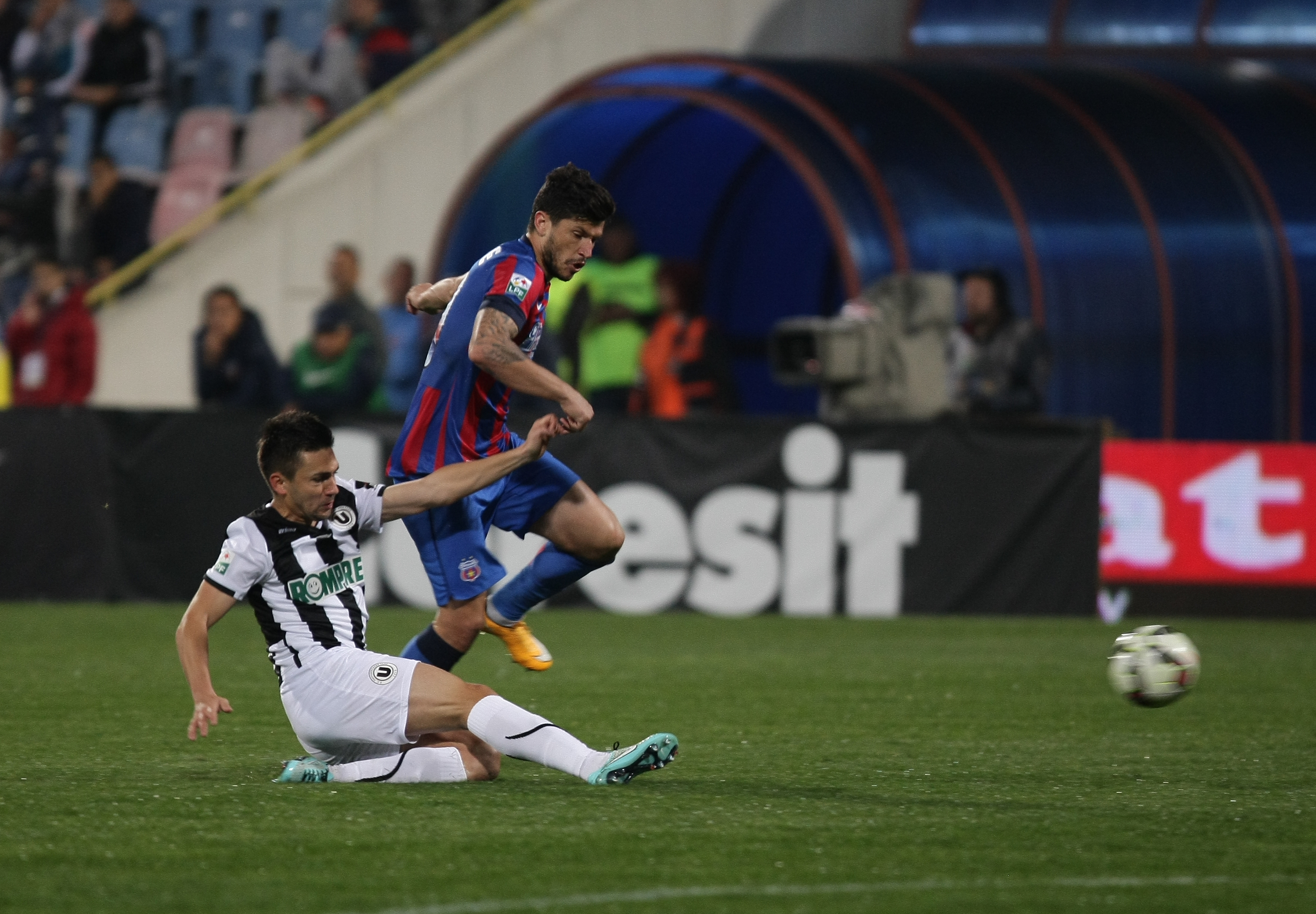 GALERIE FOTO & VIDEO/ Liga I: Steaua - ”U” Cluj 4-1. Încă un festival stelar