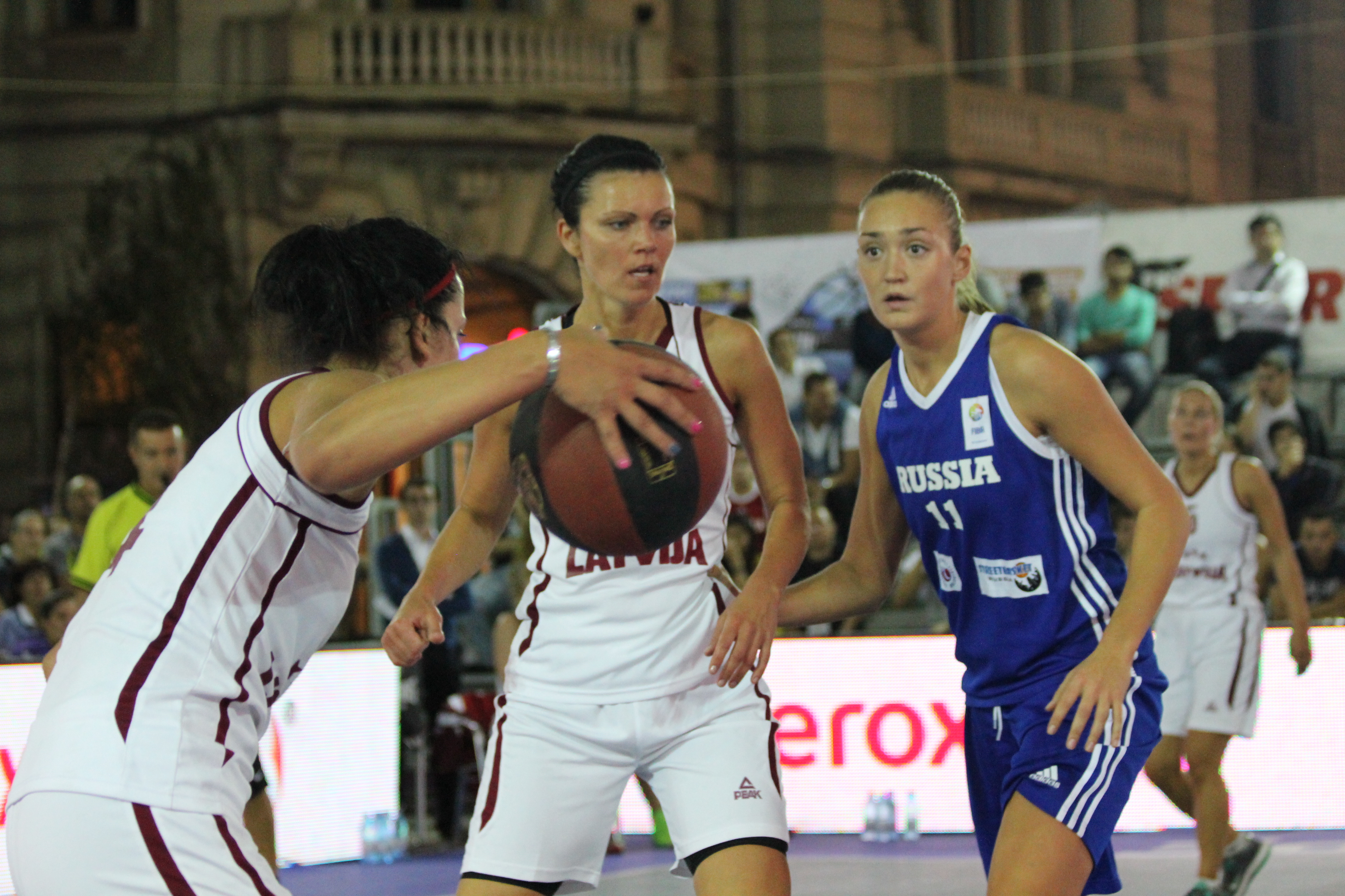GALERIE FOTO / Echipele României au obţinut victorii pe linie în prima zi a Europeanului de baschet 3x3 