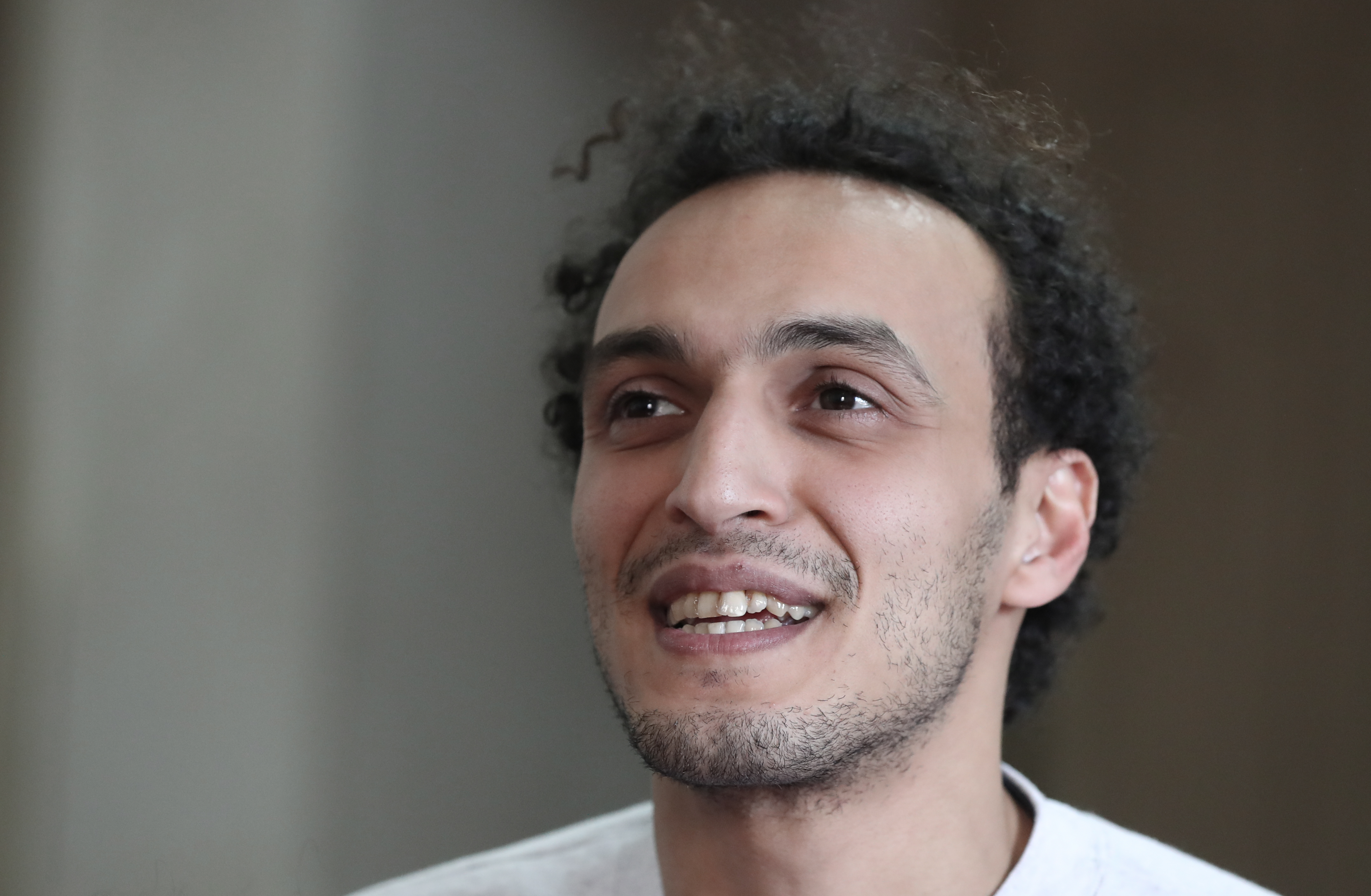 FOTO | Jurnalistul egiptean Mahmoud Abu Zeid a fost eliberat după cinci ani de închisoare. A fost arestat pentru că a relatat despre protestele sângeroase din Cairo