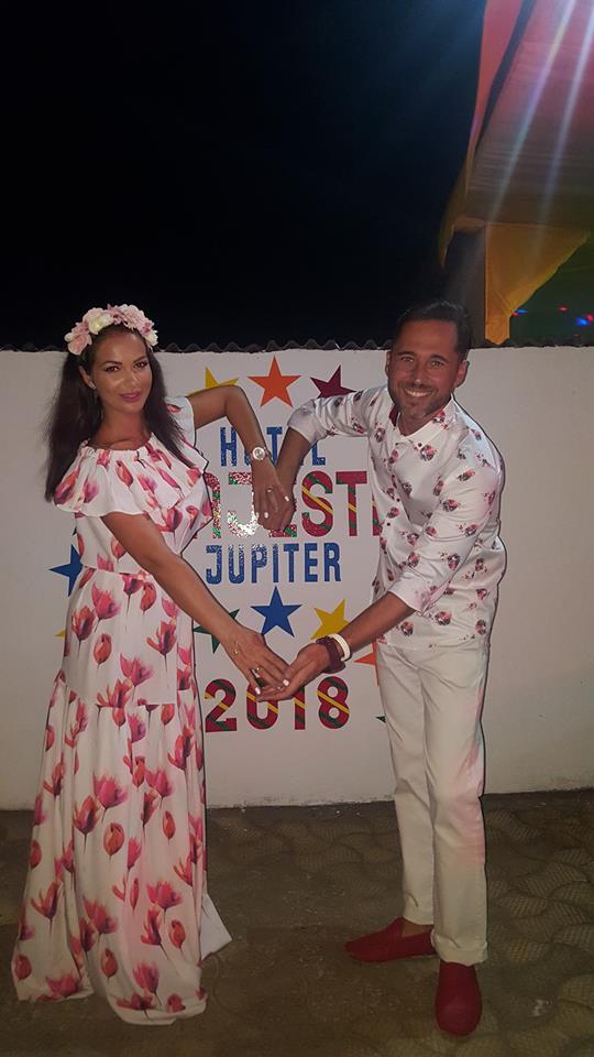 Cum au petrecut Deea și Dinu Maxer la mare. De ce surpriză au avut parte la aniversarea a 10 ani de mariaj | FOTO