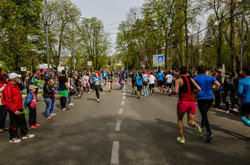 Peste 4.000 de alergători pe străzile Clujului! Un kenyan a câștigat maratonul