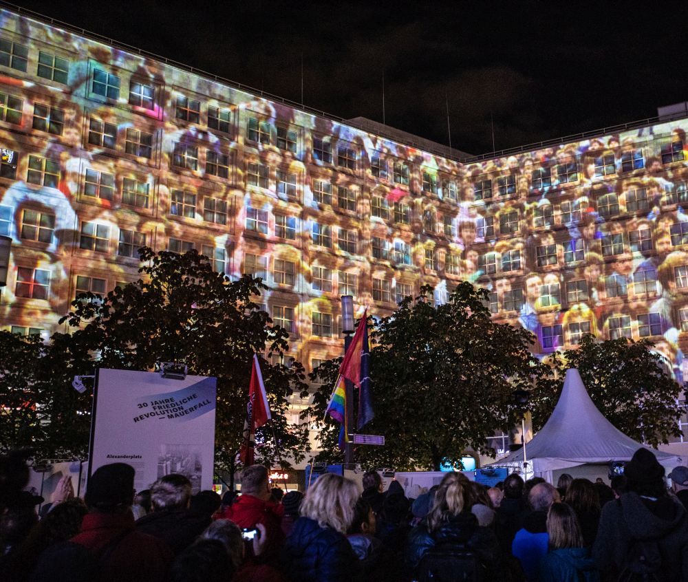 Germania marchează 30 ani de la căderea Zidului Berlinului. Atmosfera sumbră domină ceremoniile din capitala Germaniei