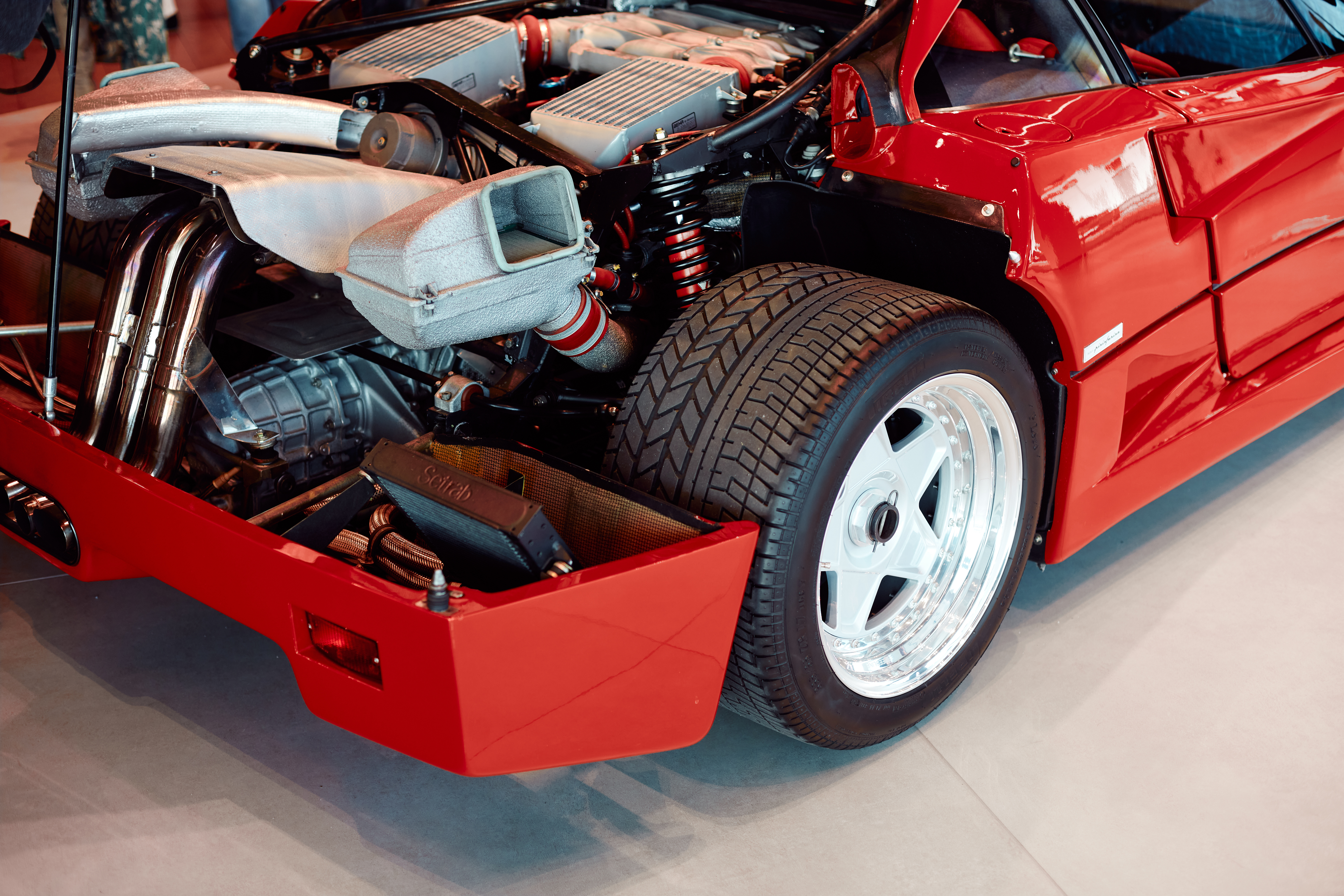 Ion Țiriac a uitat două mașini Ferrari într-un garaj vreme de 10 ani: „Mă sună ăia: Herr Țiriac!”. Cât valorează acum mașinile
