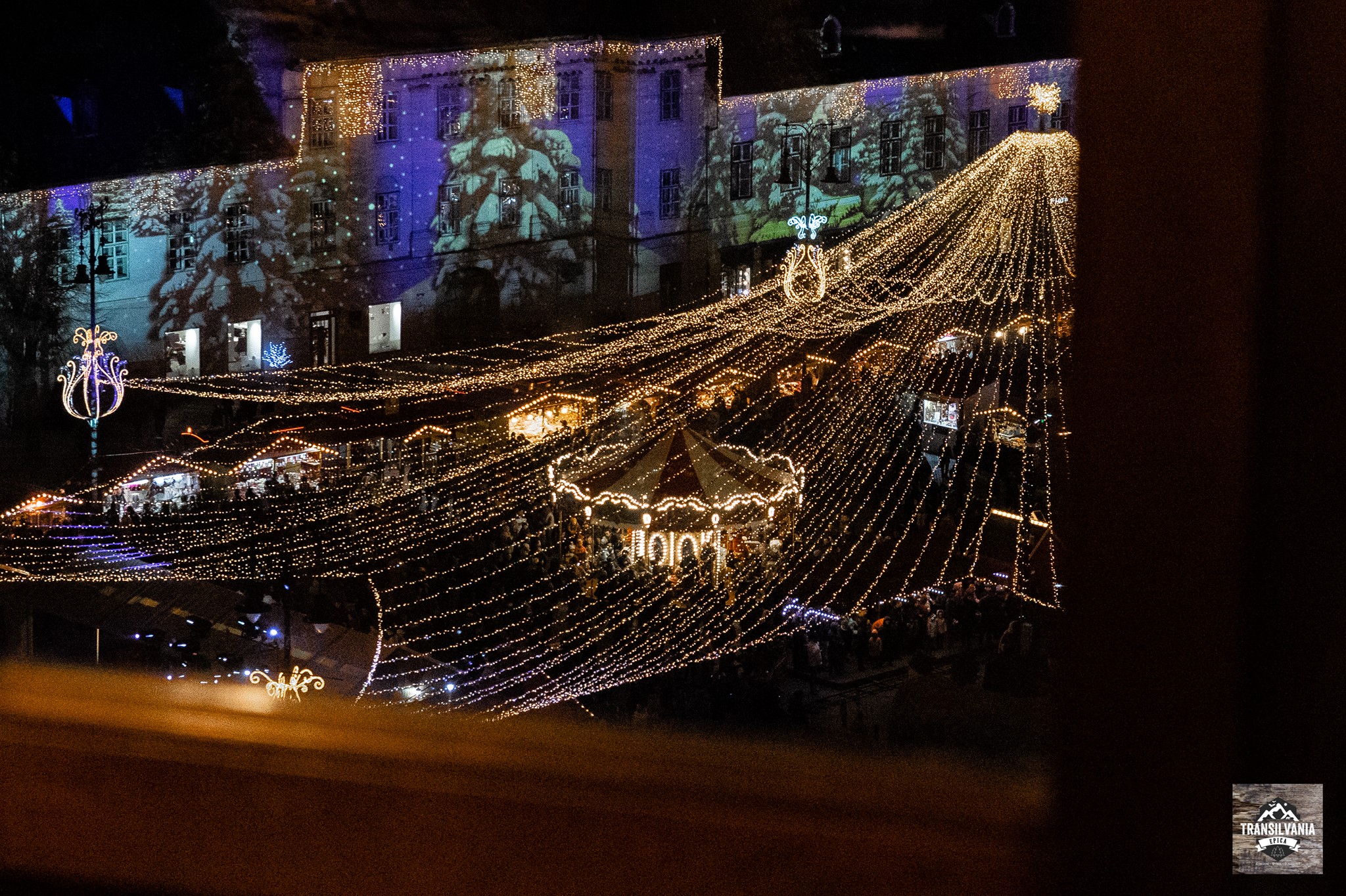 GALERIE FOTO| S-a deschis târgul de Crăciun de la Sibiu. Ediția din 2018 este dedicată Centenarului