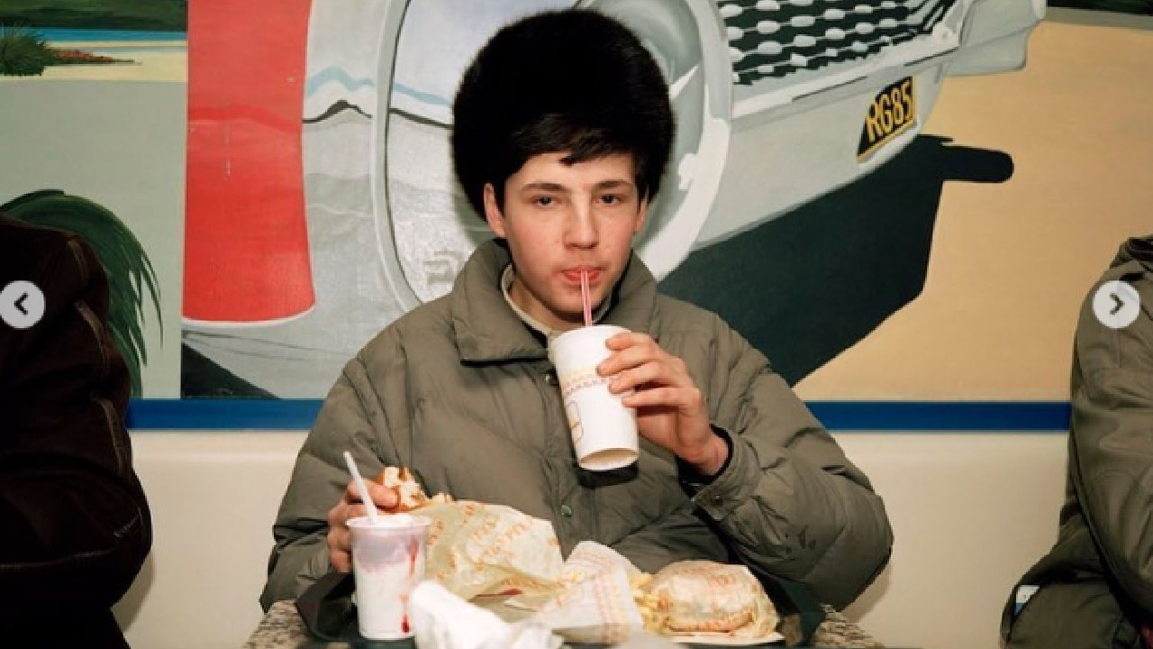 A murit Martin Parr, fotograful deschiderii primului Mc Donald's din Moscova: „Oamenii stau la o coadă imensă pentru prostii americane dezgustătoare”