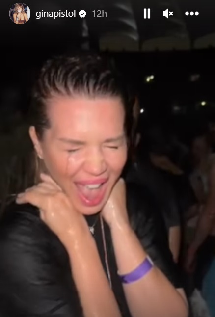 Smiley și Gina Pistol, sărut pasional la concertul Depeche Mode. Au sărbătorit ziua cântărețului dansând în ploaie