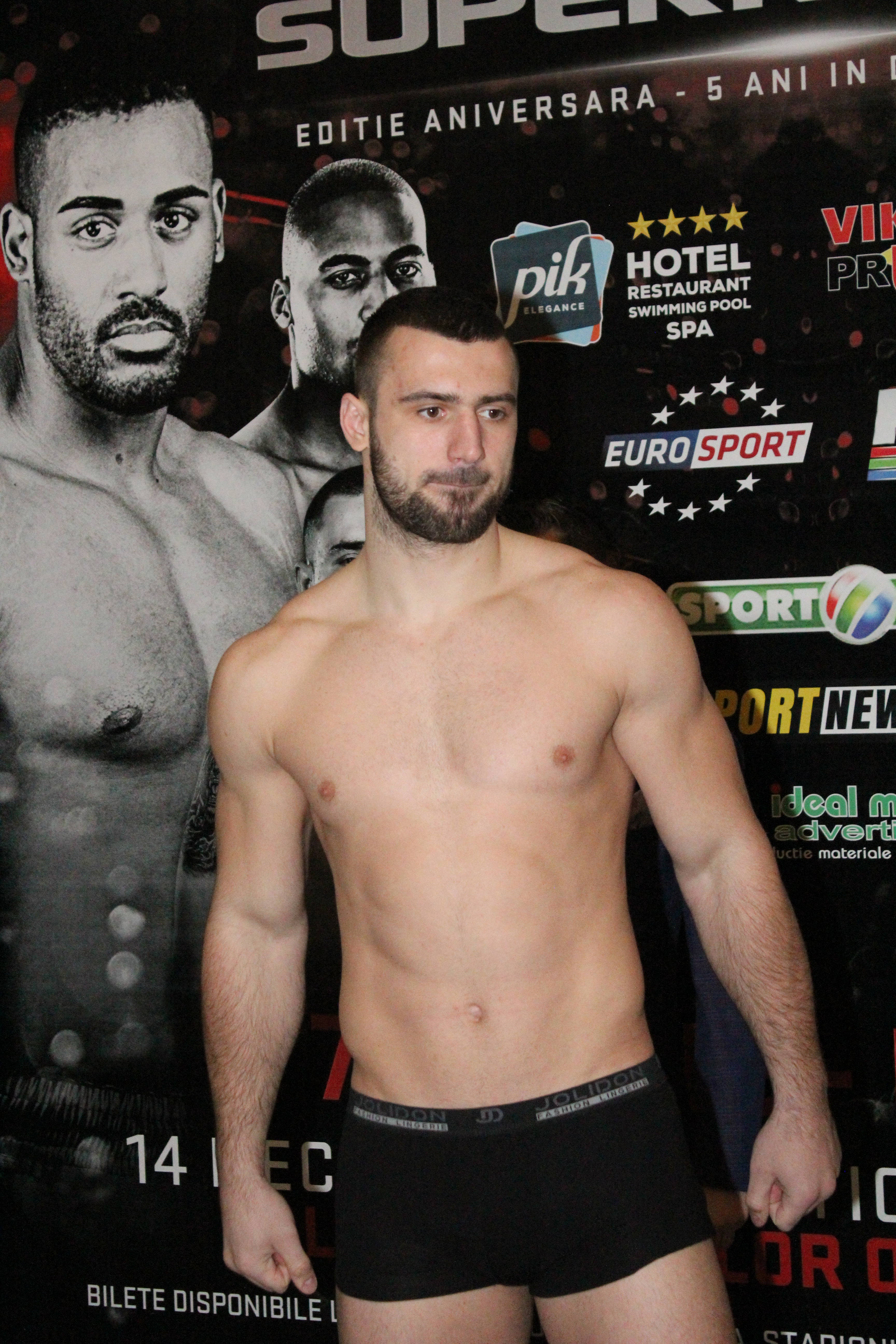 Luptătorii de la Superkombat Ploiești s-au confruntat pentru prima dată la cântarul oficial / GALERIE FOTO