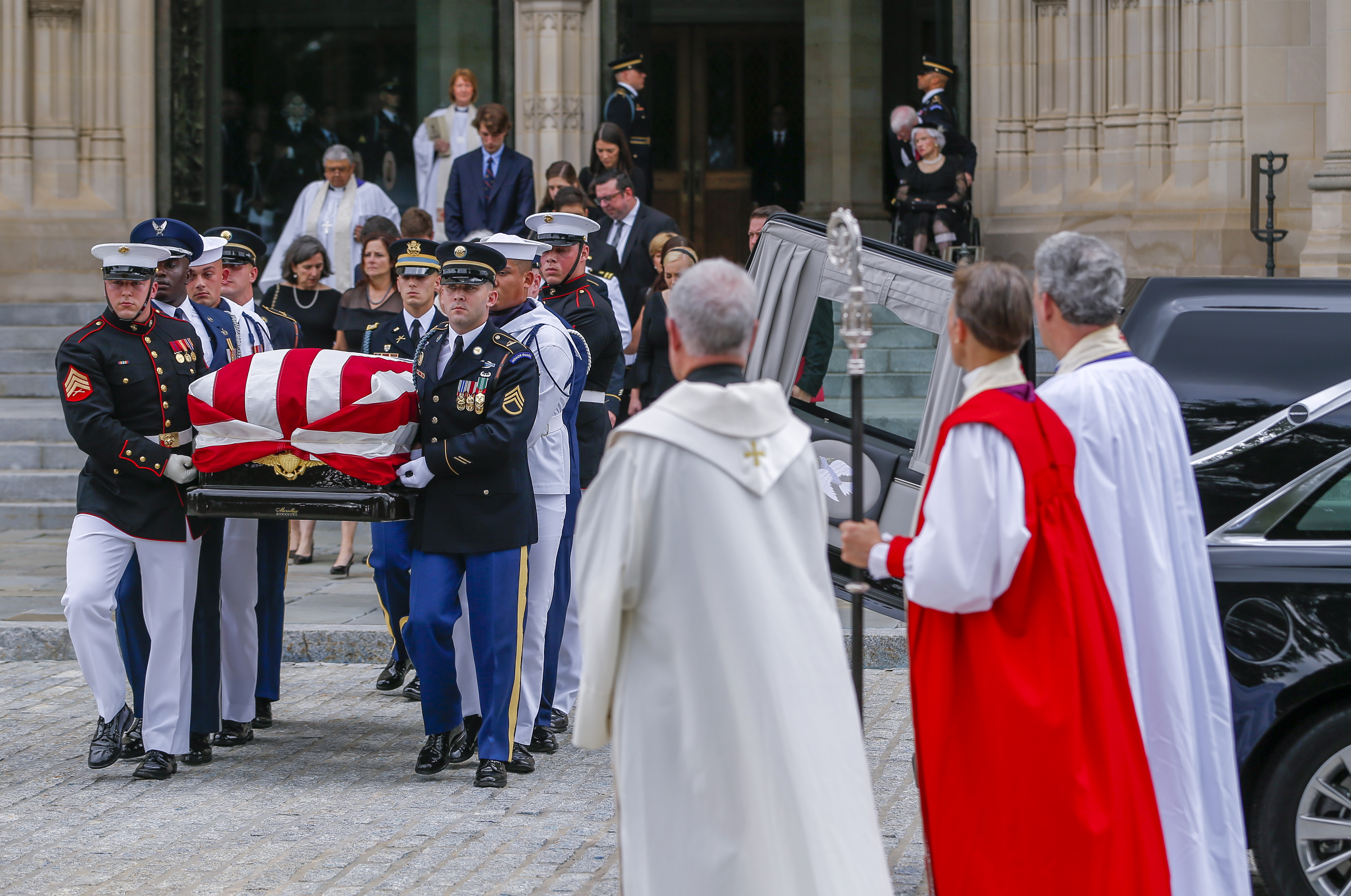 Funeralii naţionale pentru John McCain, în SUA. Mesajul acid al fiicei sale, la adresa lui Trump (FOTO)
