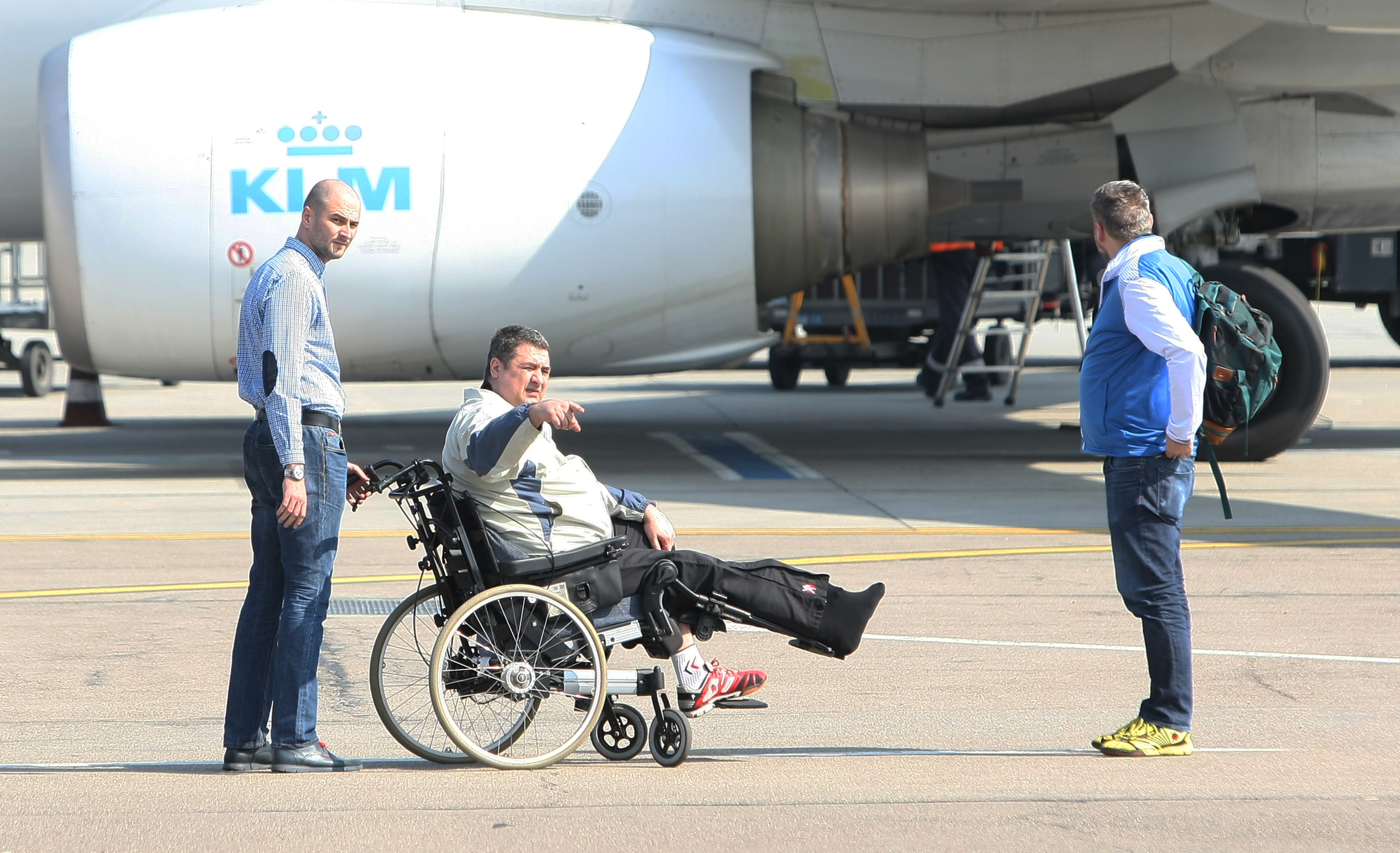 La un și șapte luni de la accidentul de motocicletă, Alexandru Dedu, președintele de la handbal, nu s-a recuperat și merge tot în cărucior. S-a operat în Germania, după complicații la câlcâiul drept. Fetele olimpice îl fac fericit. Prelungește cu Ryde