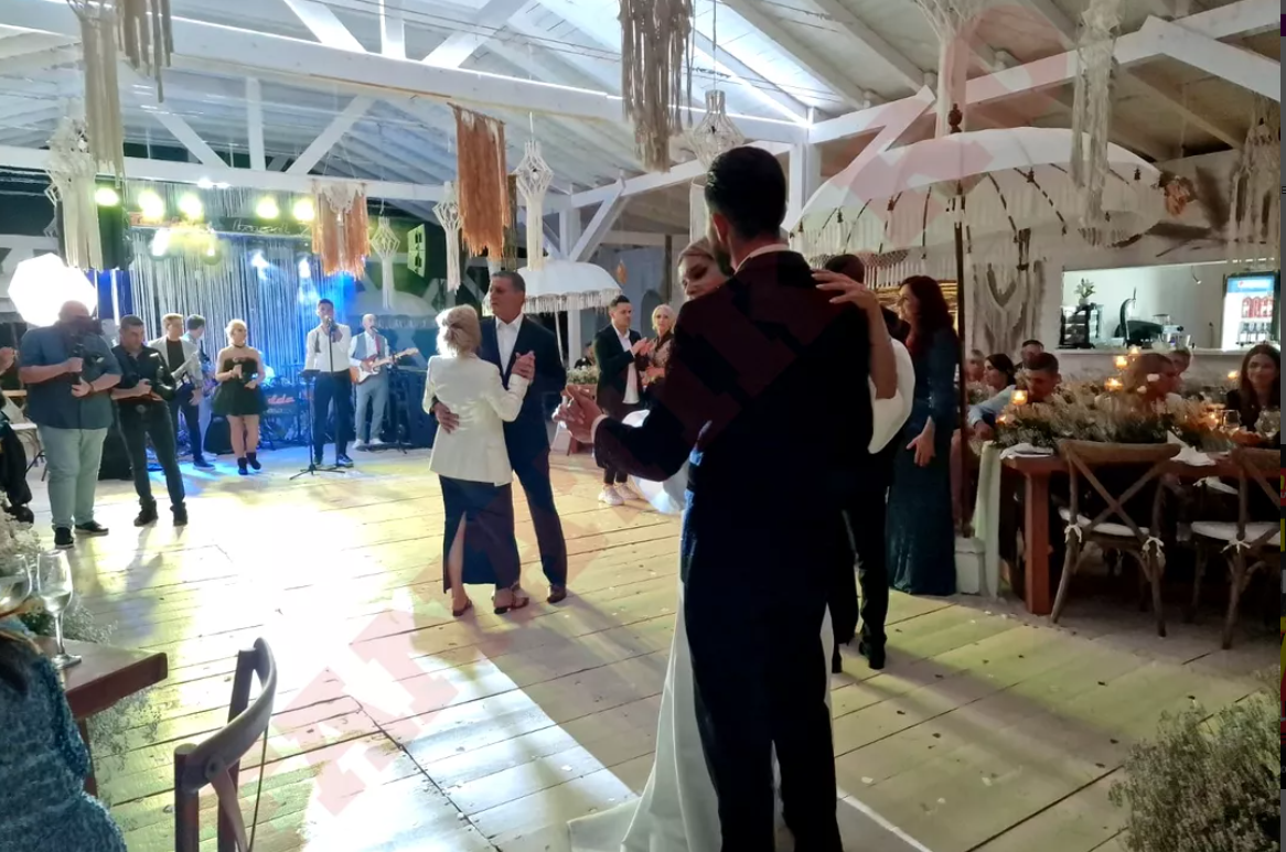 Imagini de la nunta Mariei Simion cu Alexandru. Marius Lăcătuș și soția lui au atras toate privirile