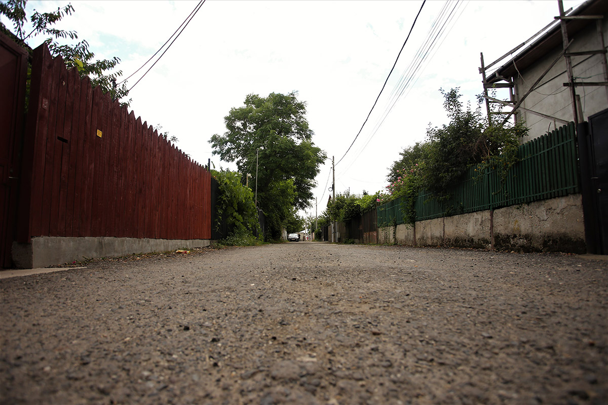 Care sunt cele 60 de străzi din București pe care trebuie să le asfalteze Nicușor Dan