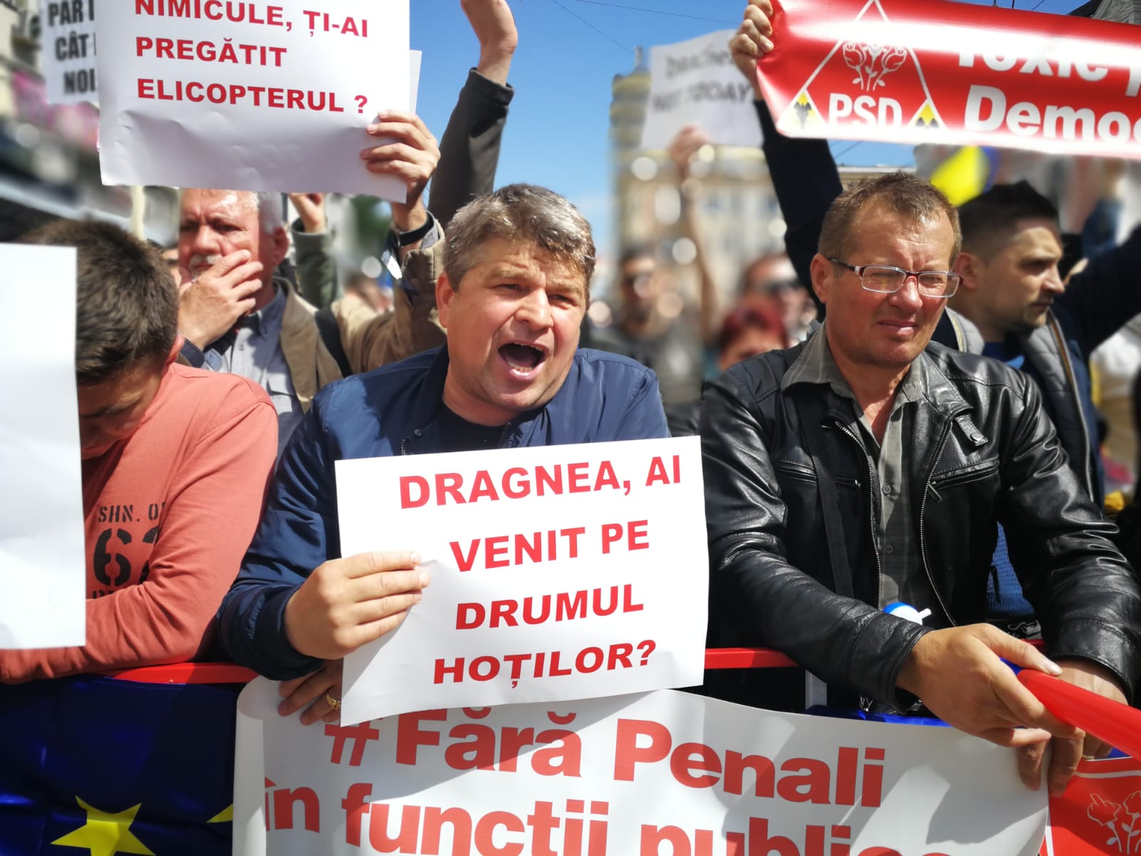FOTO&VIDEO | Miting de amploare al PSD la Iași. Liviu Dragnea, aclamat și huiduit în Piața Unirii