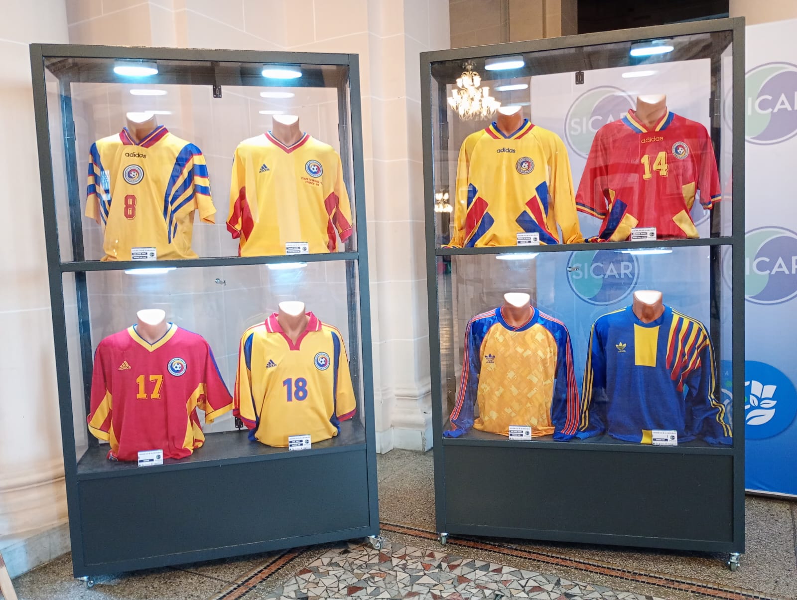 Raiul tricourilor cu autograf, de la Cristiano și Messi, la Ronaldo, Maradona sau Pele: „Expoziție cu piese-unicat, la Ploiești”