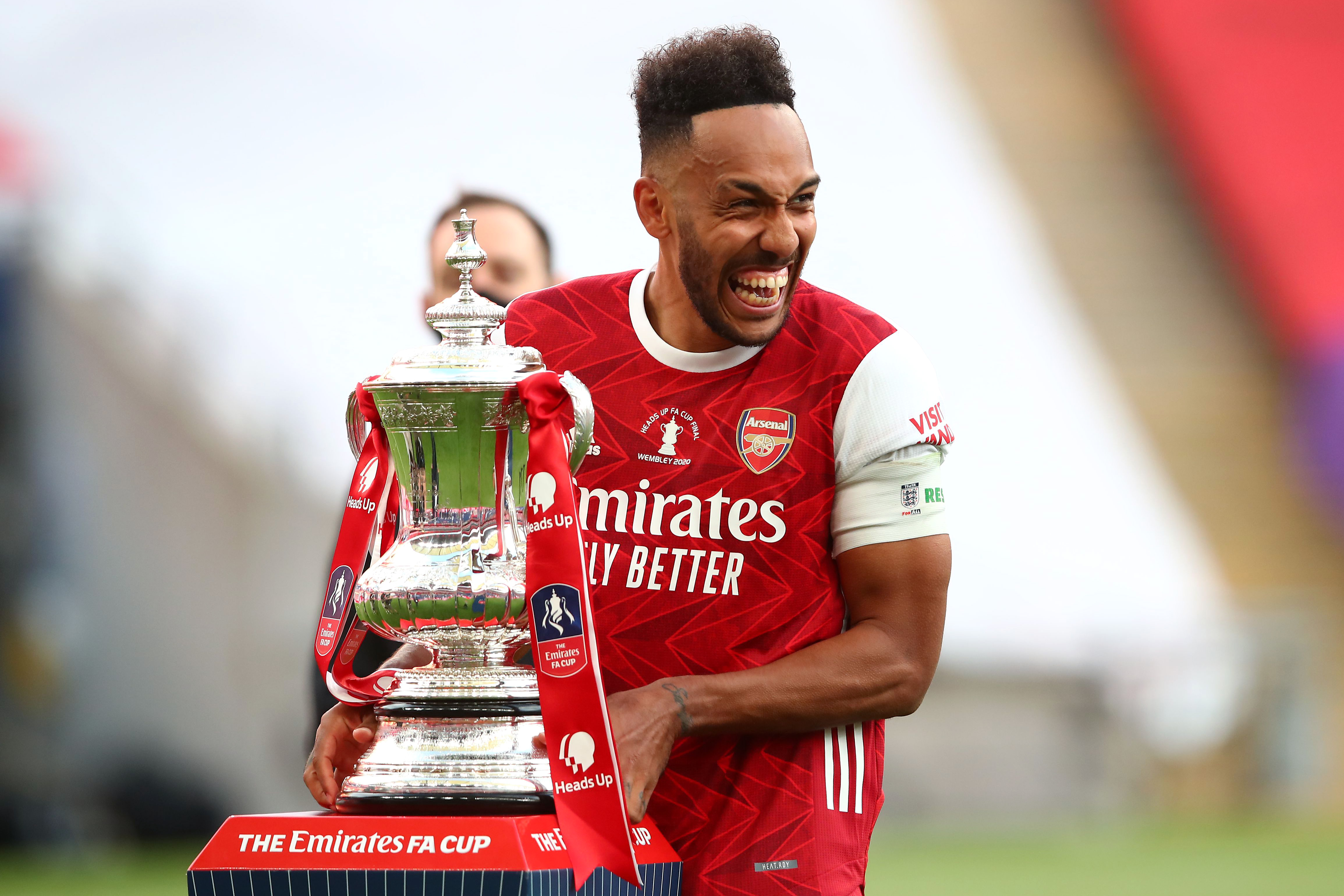 FA-kupát nyert az Arsenal: a meccs hőse leejtette ünneplés közben a trófeát  – videó - Sportal.hu