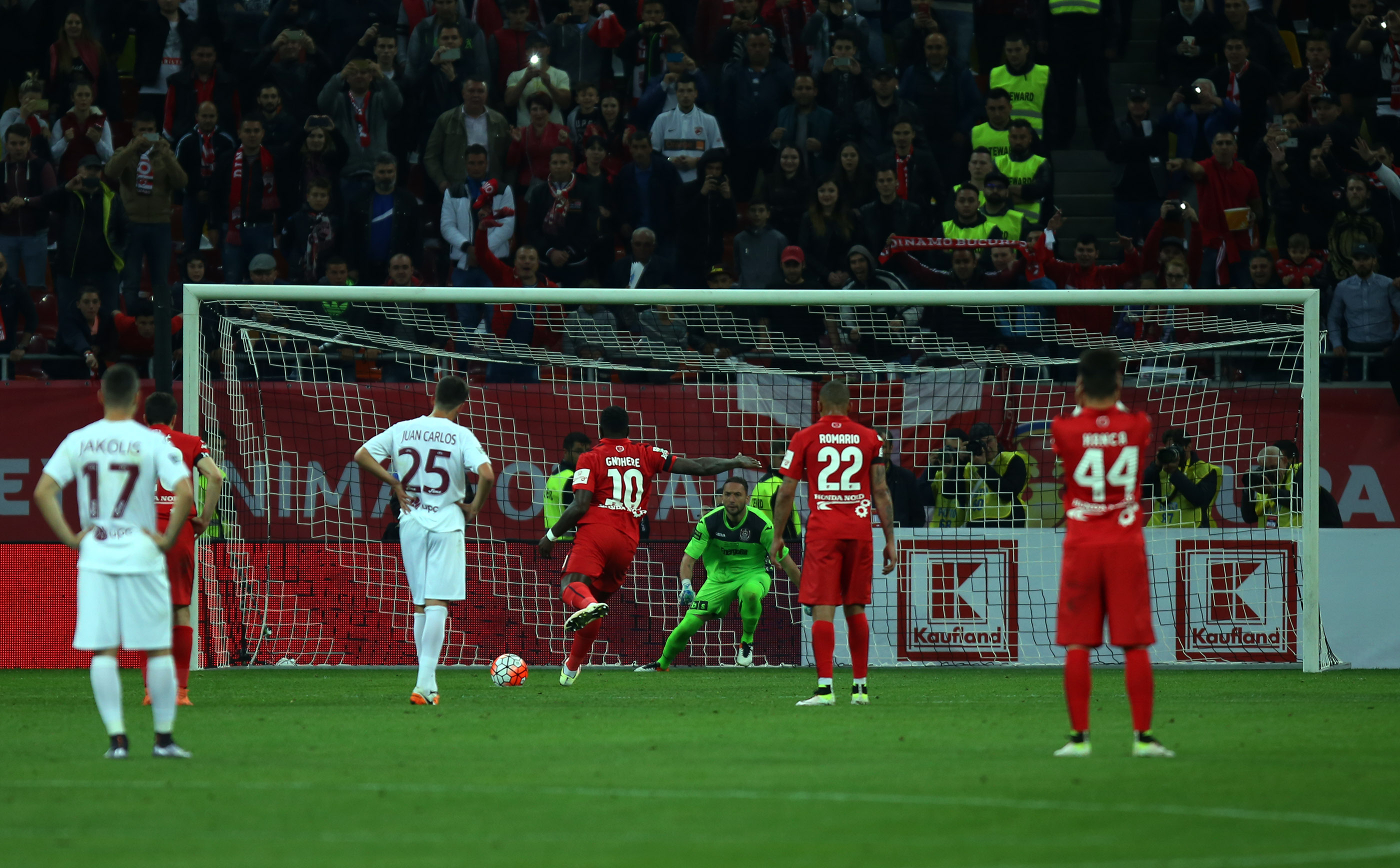 Cupa României la fotbal, CFR Cluj - Dinamo, 7-6, după penalty-uri| VIDEO & FOTO