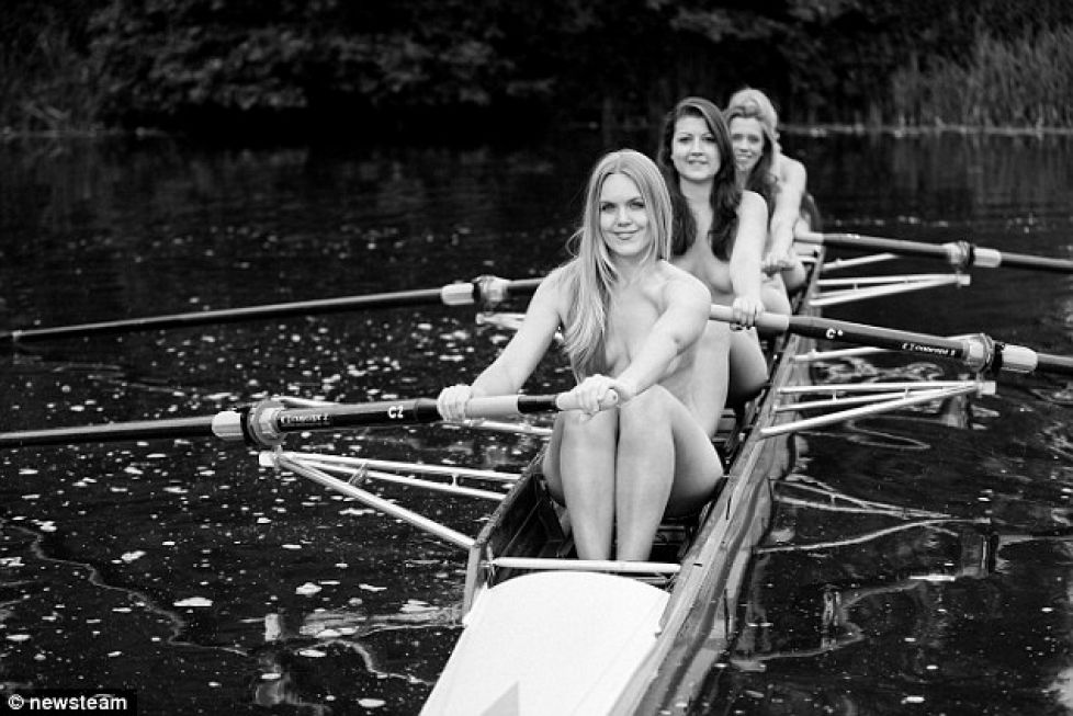 Caritate, caritate, te vor da direct pe spate! Ele sunt sportivele studente care s-au dezbrăcat în scopuri de binefacere / GALERIE FOTO FIERBINTE