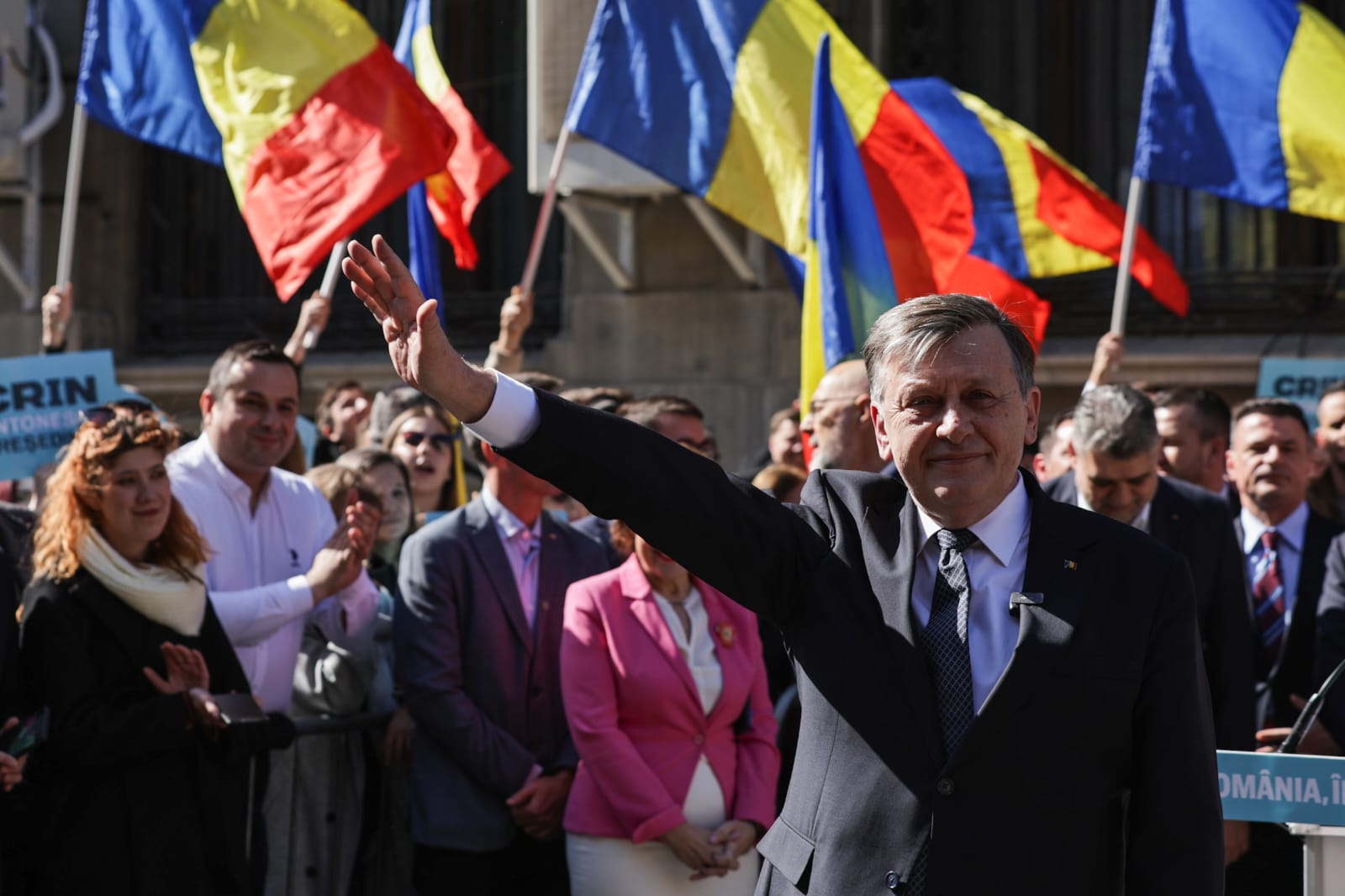 Crin Antonescu și-a depus candidatura la alegerile prezidențiale