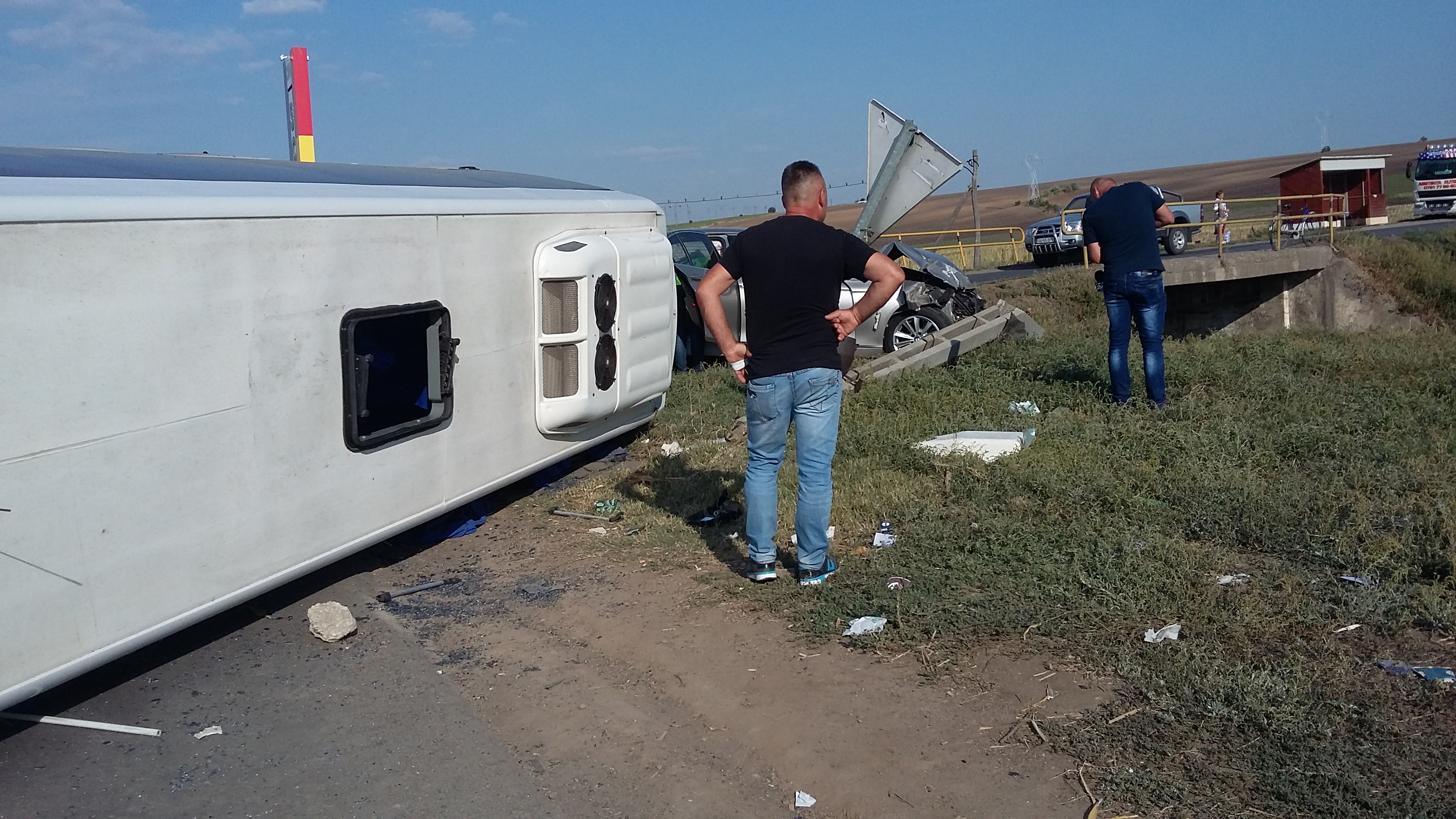 Plan roșu activat la Galați în urma unui grav accident rutier. 18 persoane au fost rănite / FOTO