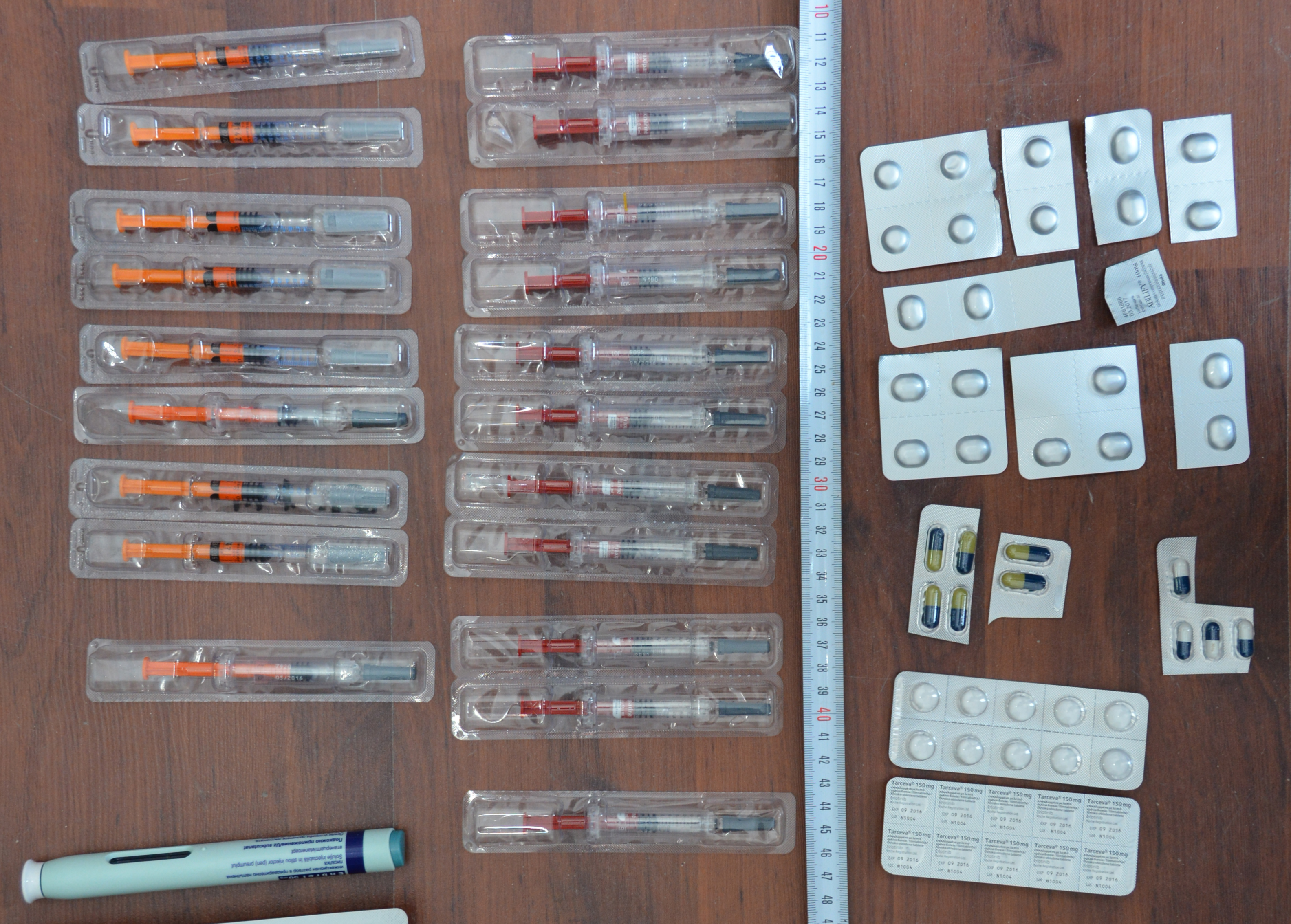 EXCLUSIV / Românii se îndoapă cu ”suplimente” contrafăcute. Tone de anabolizante injectabile și milioane de tablete pentru potență intră ilegal pe piața românească