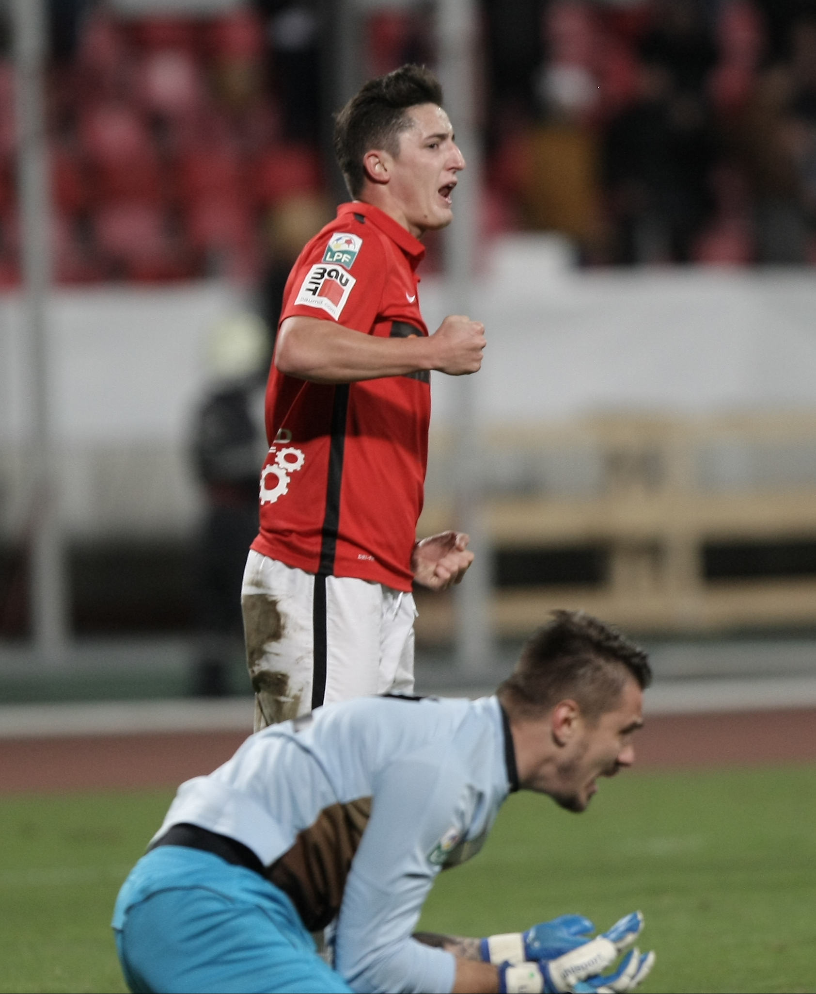 Liga 1: FC Voluntari - Dinamo 1-3. Gnohere a marcat după doar 36 de secunde, Steliano Filip a majorat diferența spre finalul primei părți. După pauză, Anton a marcat primul gol la Dinamo, iar Spahija a spălat rușinea gazdelor. Arbitrul Andrei Chivulete a anulat eronat un gol reușit de ilfoveni. ”Câinii roșii” au depășit Steaua în clasament / FOTO