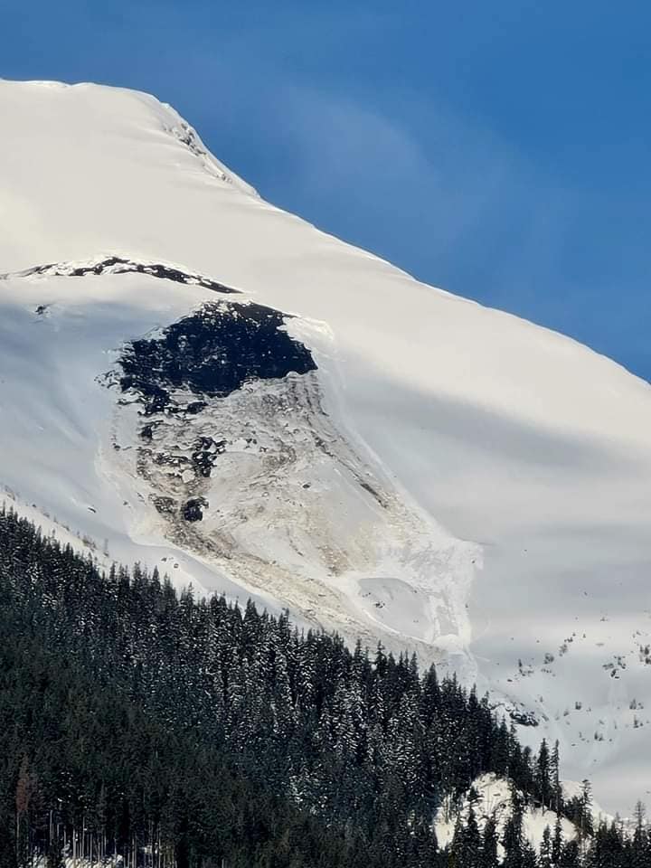 „Avalanșă de mari dimensiuni” în Munții Rodnei. Semnalul de alarmă tras de salvamontiști