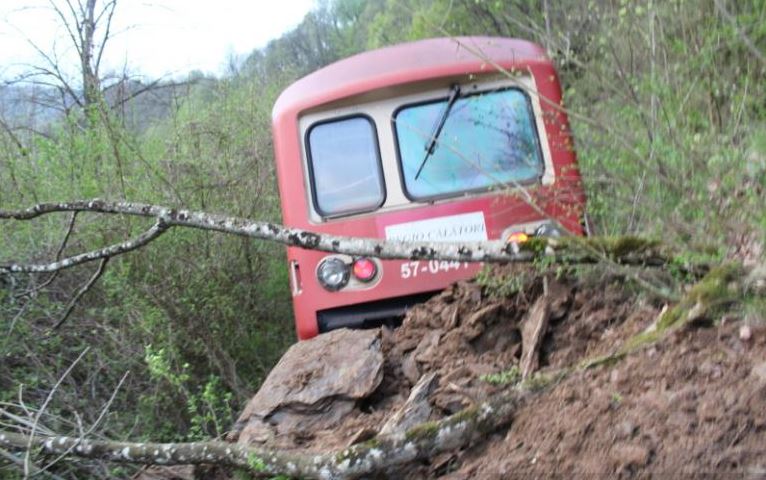 UPDATE/Un tren de pasageri a deraiat în județul Caraș-Severin. Traficul feroviar a fost reluat, dar cu restricție de viteză