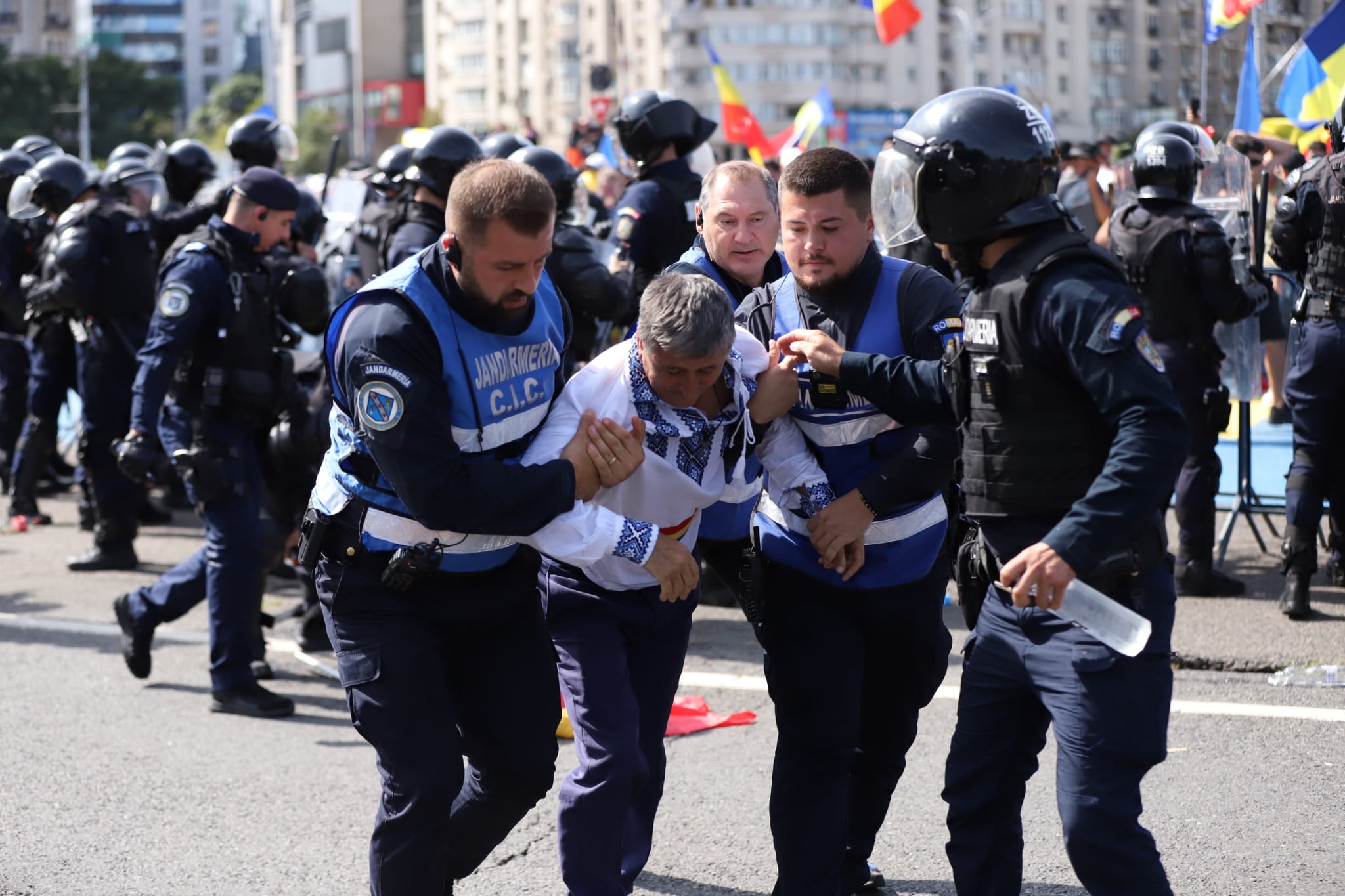 Violențe la protestul fermierilor din Piața Victoriei