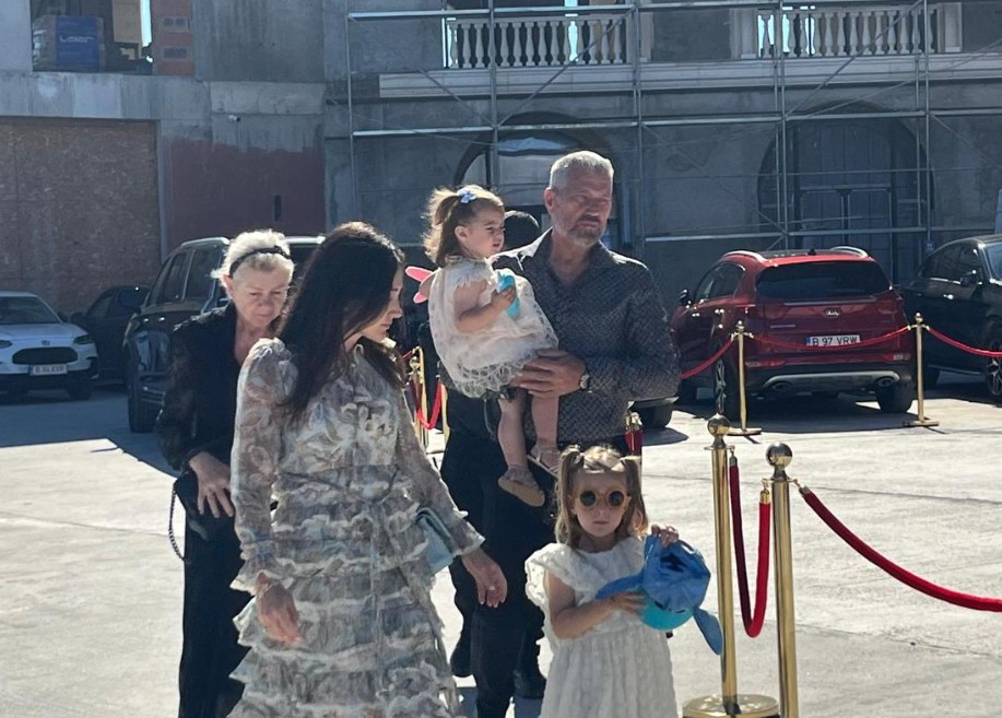 Cum a apărut Luminița, soția lui Gigi Becali, la sfințirea bisericii de aproape 10 milioane de euro. Imagini rare și cu fata cea mare a patronului FCSB