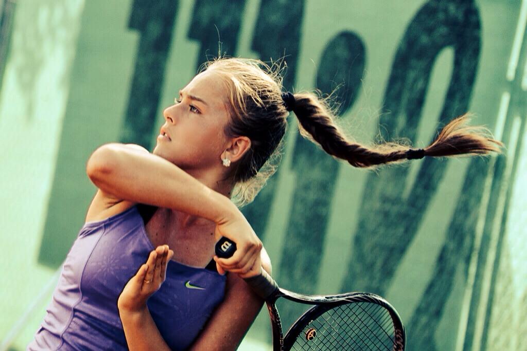 TENIS / Caz NEBUN: un antrenor român și-a BĂTUT fata chiar pe terenul de joc!