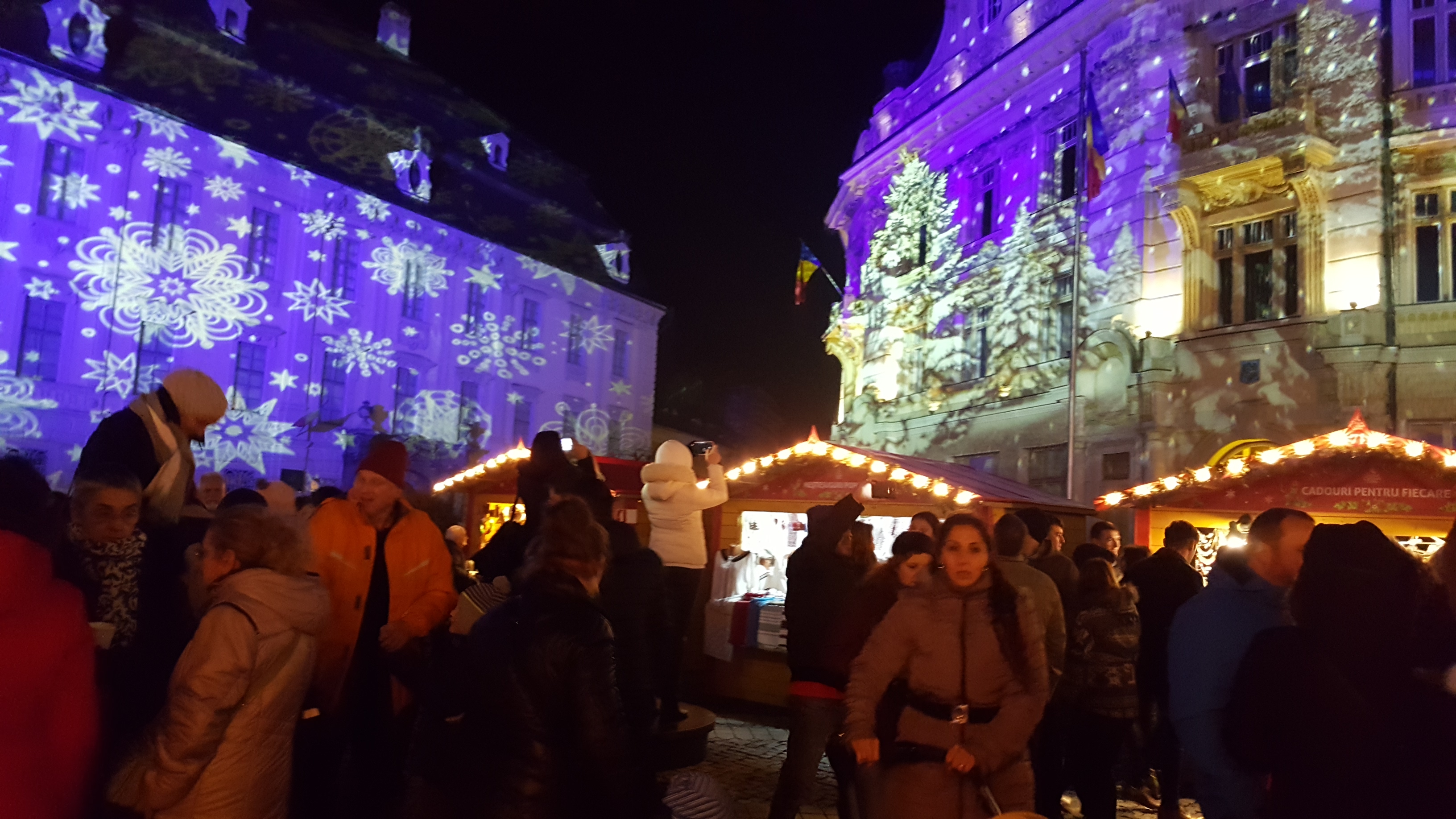 Peste 10.000 de oameni au fost prezenți la deschiderea Târgului de Crăciun din Sibiu | GALERIE FOTO
