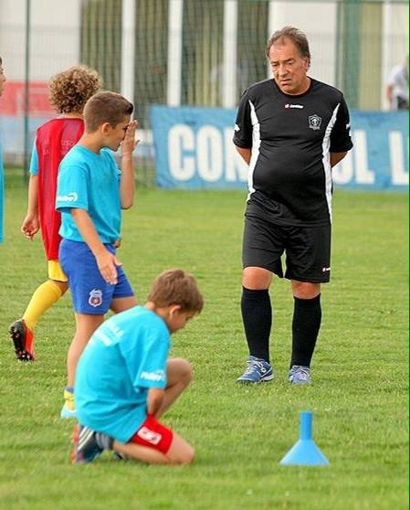 Marcel Răducanu a împlinit astăzi vârsta de 61 ani! ^Două momente comice cu fostul mijlocaș al Stelei / GALERIE FOTO
