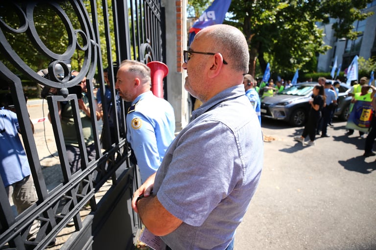 Sindicaliștii din Poliție și penitenciare, protest la Guvern și la sediile PSD și PNL. „Salariul este neatractiv, egal cu al unui muncitor necalificat”
