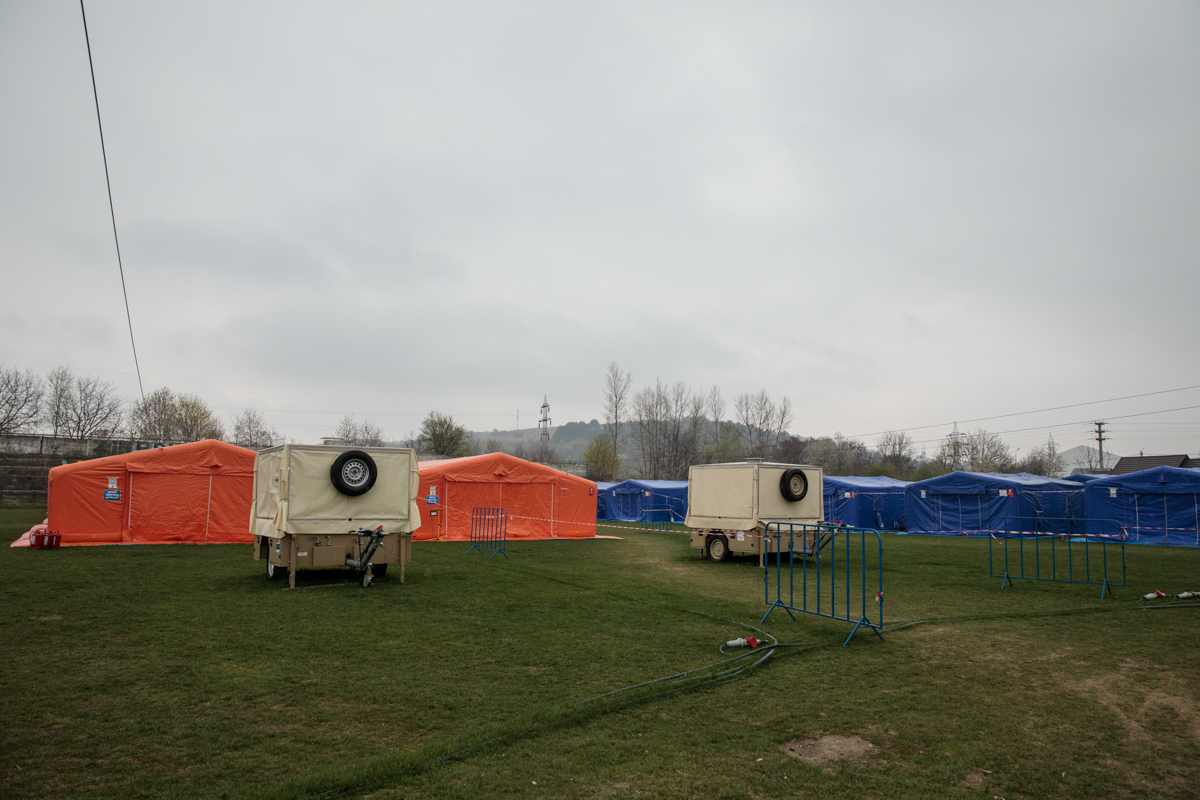 REPORTAJ. Cum au petrecut Paștele voluntarii din Vama Siret în așteptarea refugiaților ucraineni: „Se jertfesc și românii noștri”